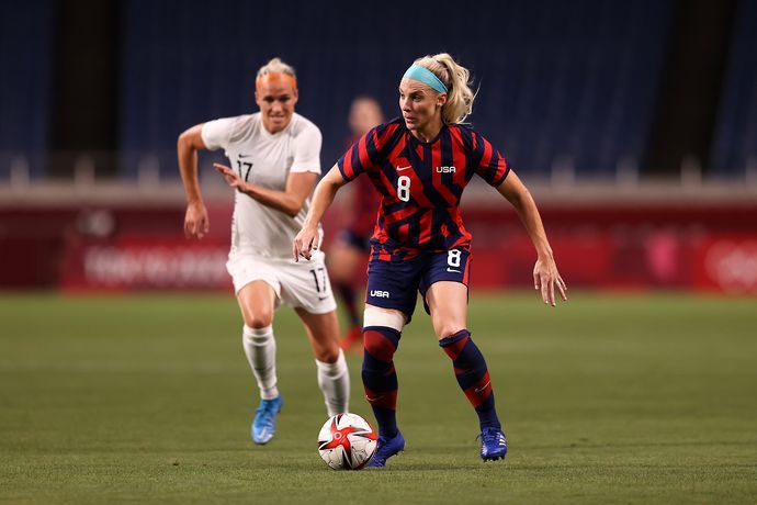 Julie Ertz playing for the US