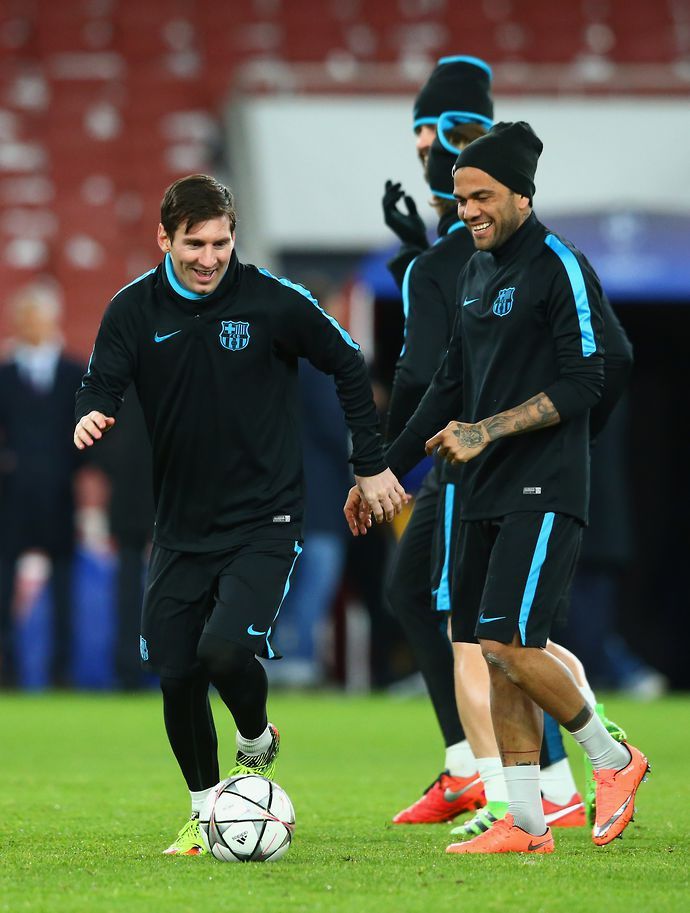 Messi & Alves in training