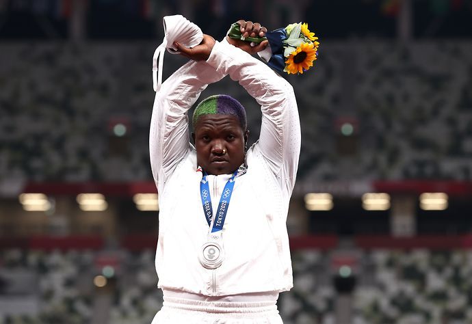 Raven Saunders made an X gesture on the podium at the Tokyo 2020 Olympic Games
