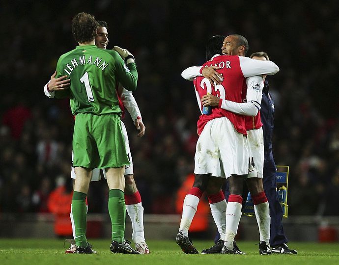 Arsenal players celebrate Thierry Henry's winner vs Man Utd in 2007