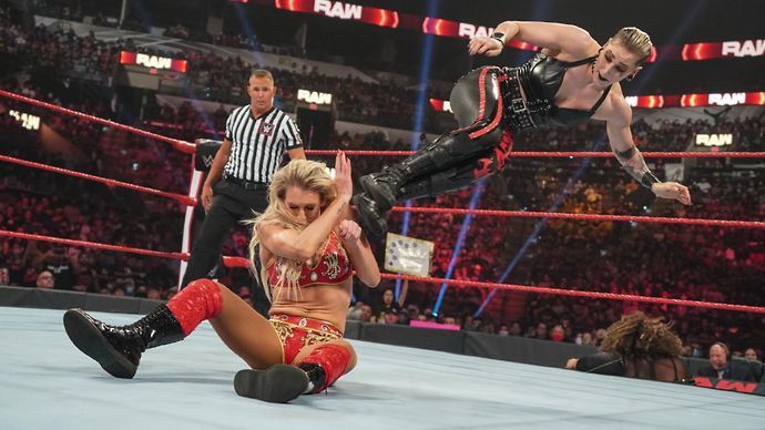 Charlotte Flair vs Rhea Ripley