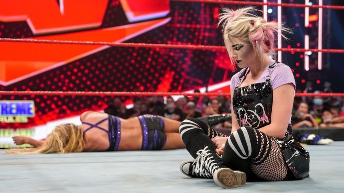 Charlotte Flair vs Alexa Bliss