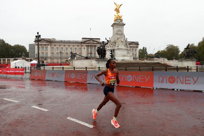 London Marathon runners will pass by iconic landmark Buckingham Palace