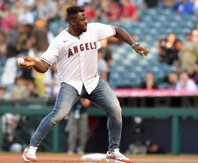 Francis Ngannou throws a pitch