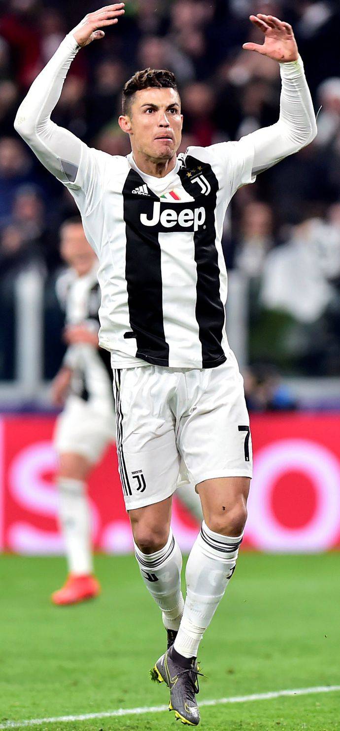 Cristiano Ronaldo vs Lionel Messi: Video of their HT reactions in key ...