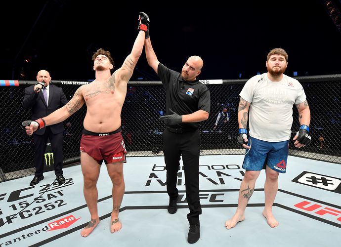 Tom Aspinall is currently 4-0 in the UFC