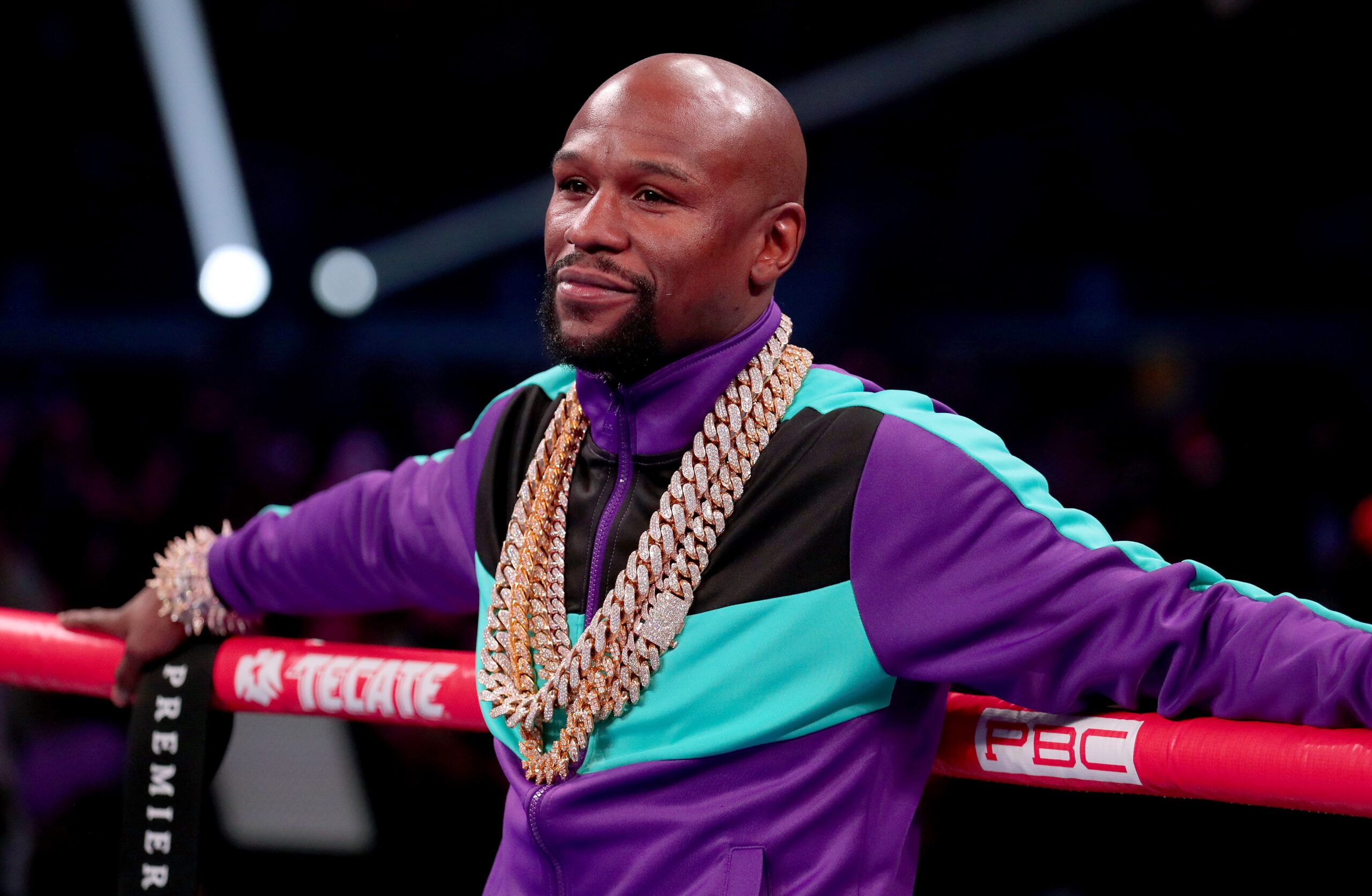 Floyd Mayweather Places $13 Million Super Bowl Bet. Who'd He Bet On?