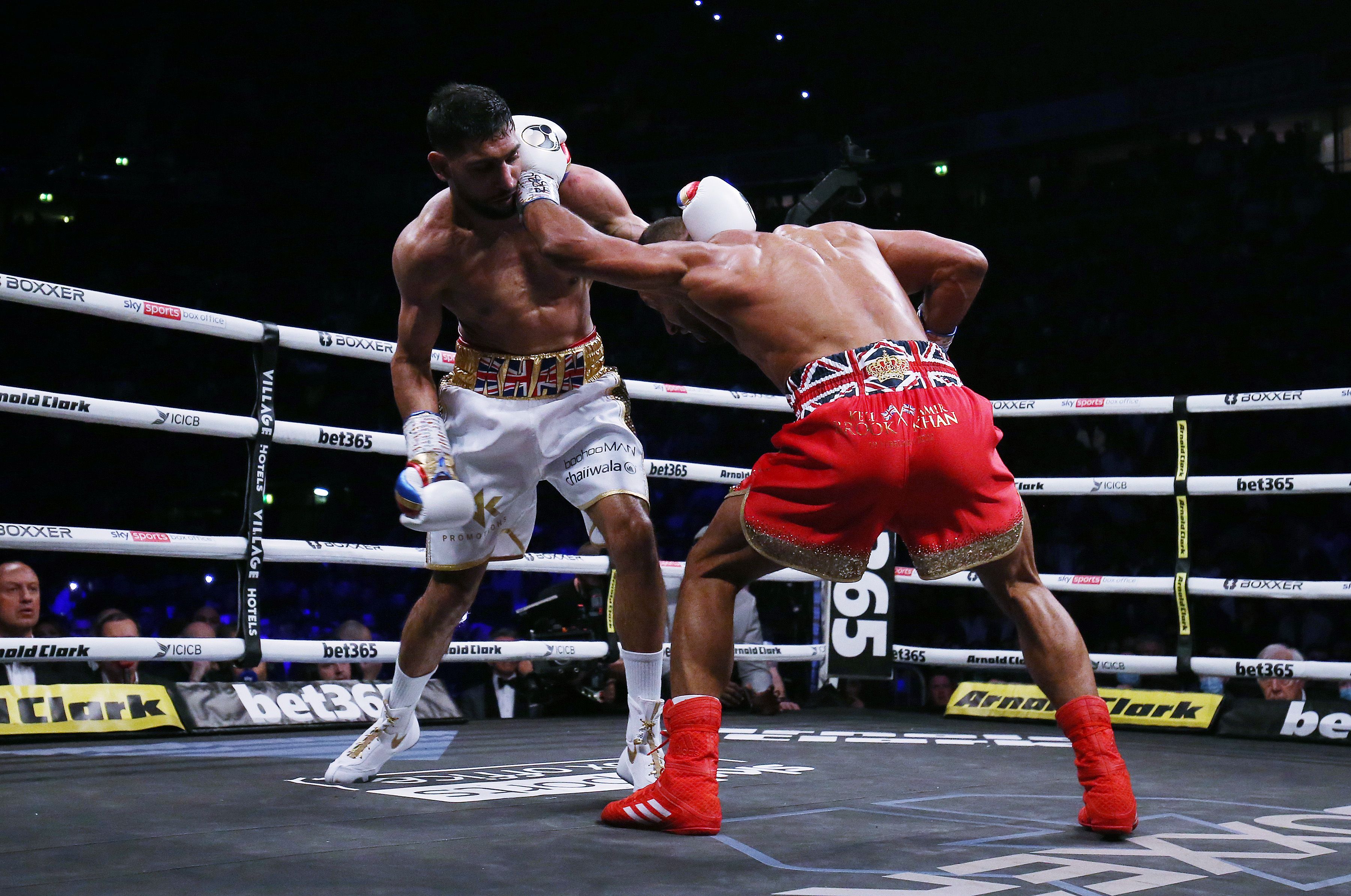 Kell Brook Exposes Sick Mind Games Amir Khan Played Before Their Fight -  EssentiallySports