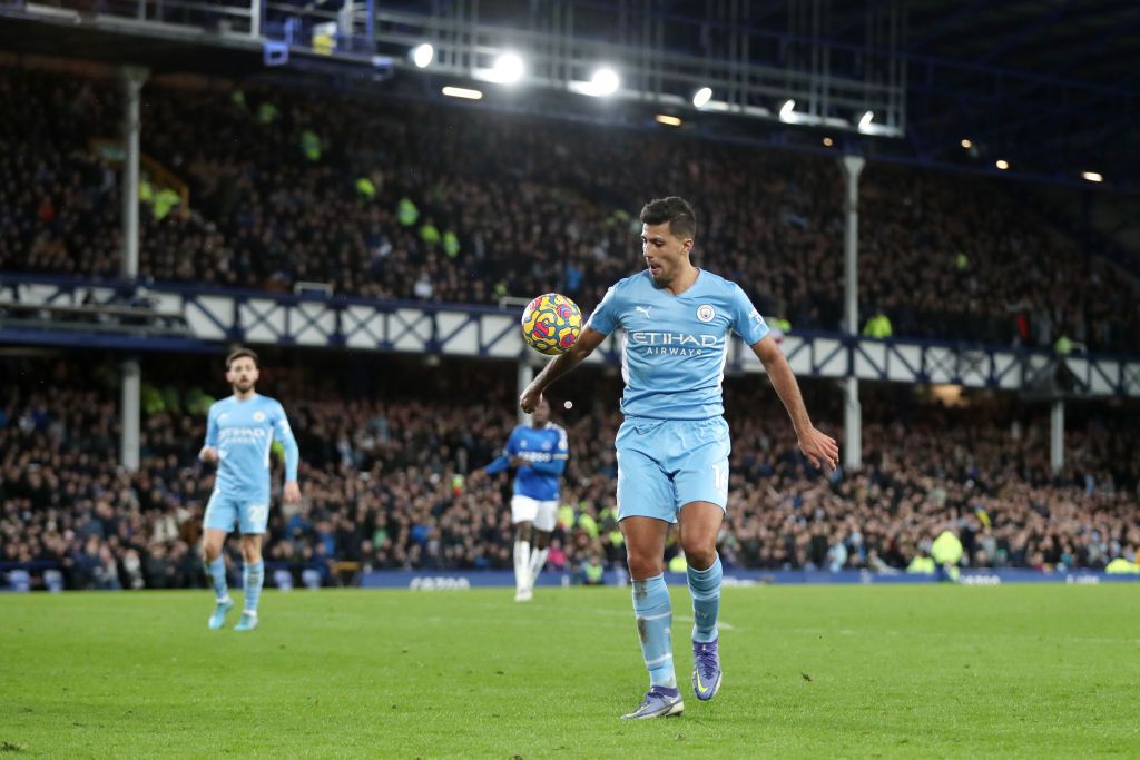 Man City: Liverpool fan's video after no penalty against Rodri v Everton
