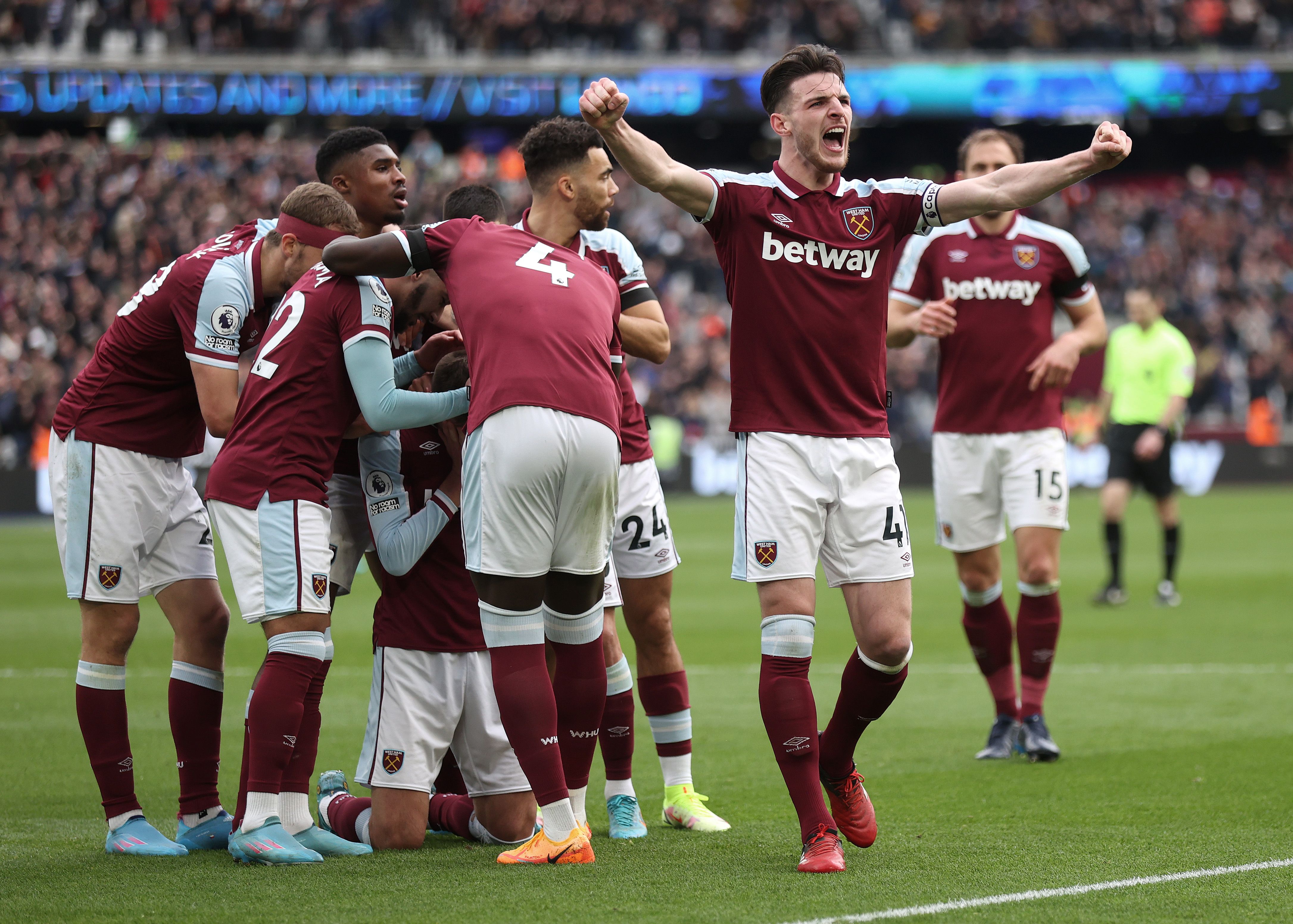 Declan Rice celebrates Andriy Yarmolenko of West Ham United's first goal during the Premier League match between West Ham United and Aston Villa