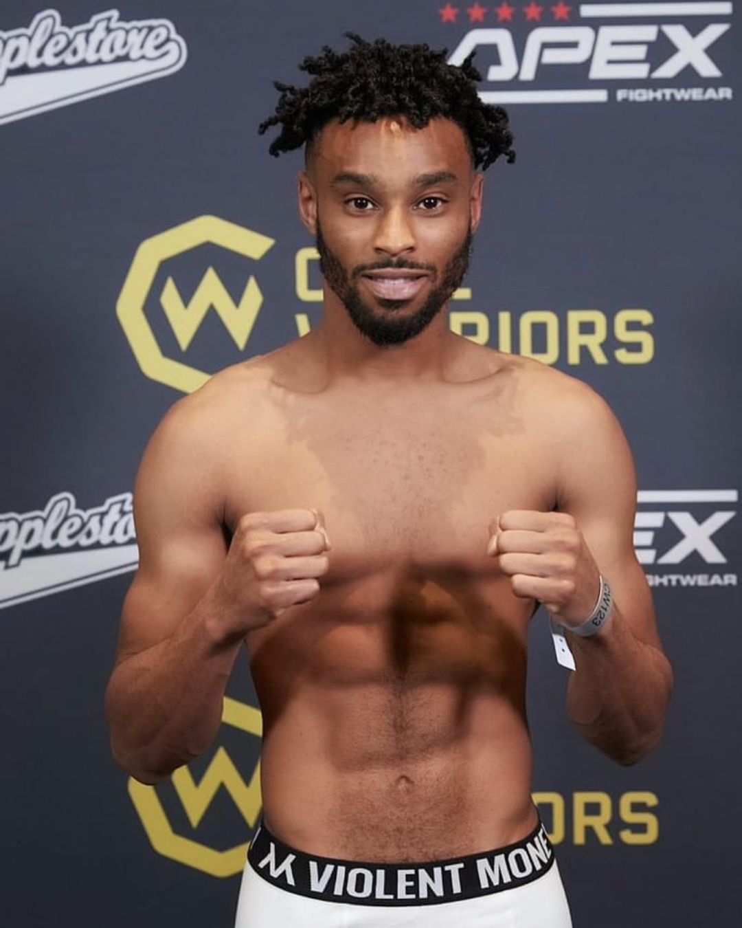 cage-warriors-mma-manny-akpan-connor-hitchens-ko