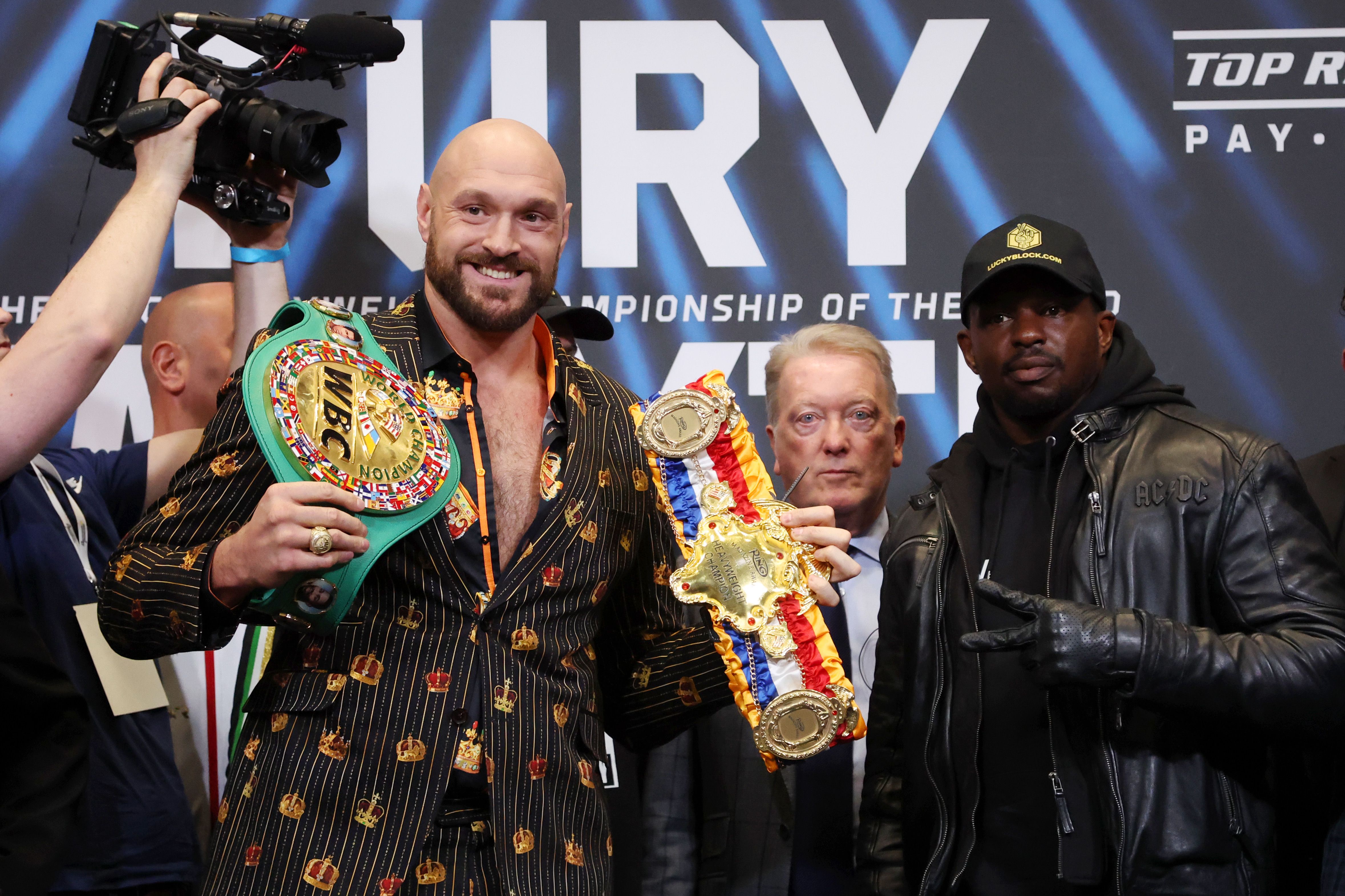 Tyson Fury and Dillian Whyte pose for the cameras