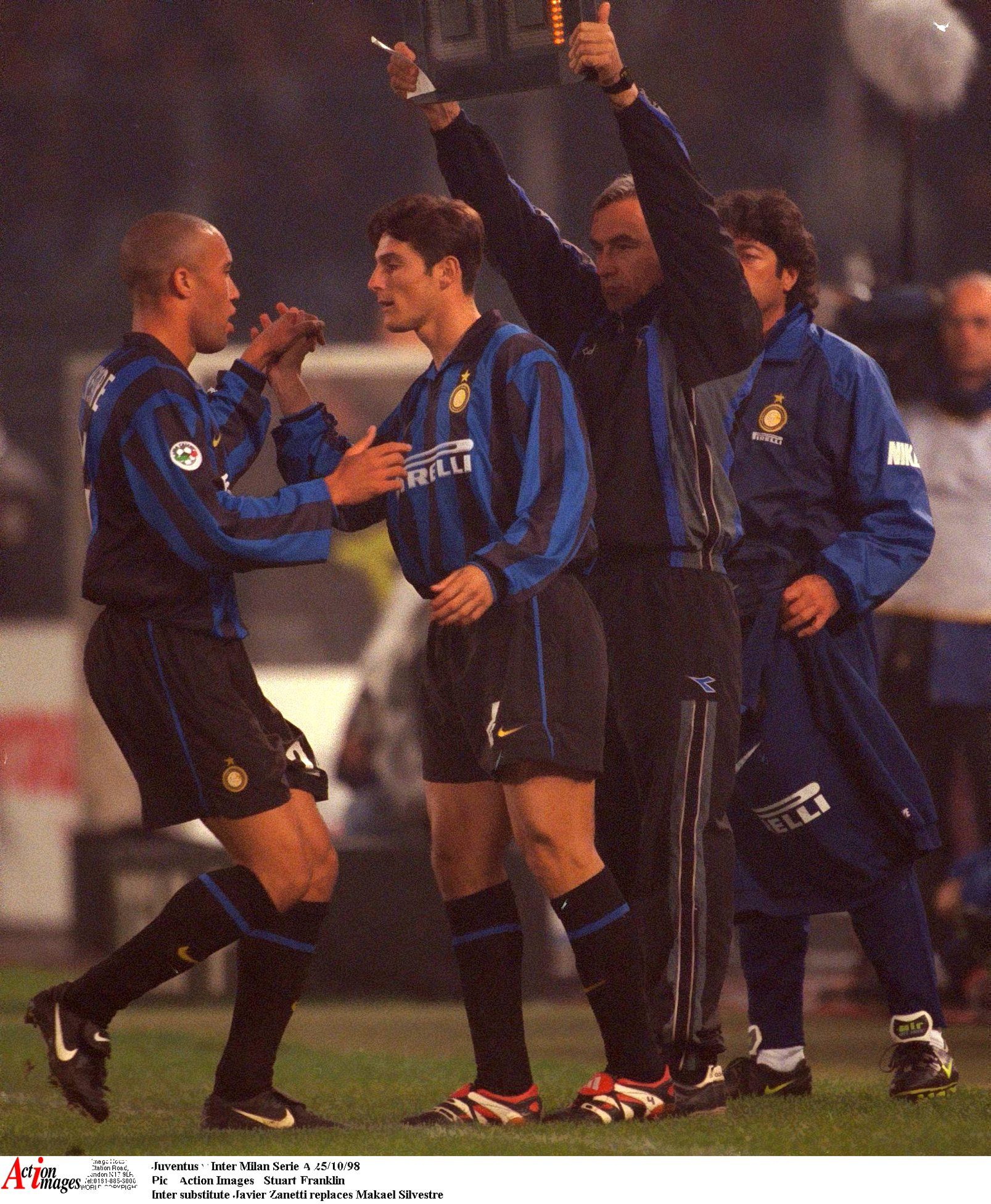 Mikael Silvestre has named his 'perfect XI' of former teammates &amp; it's unreal. Javier Zanetti features.