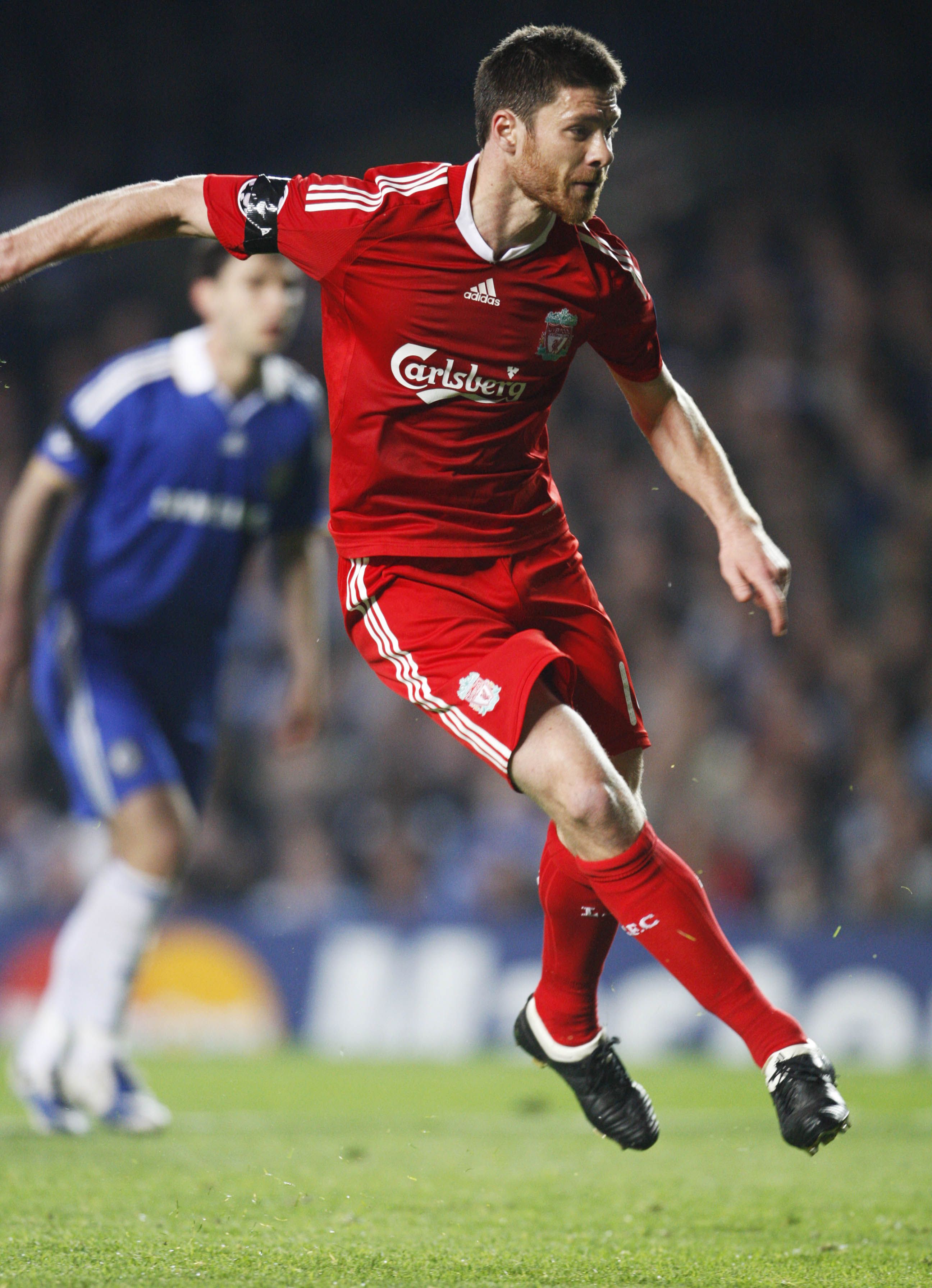 Alonso playing for Liverpool.