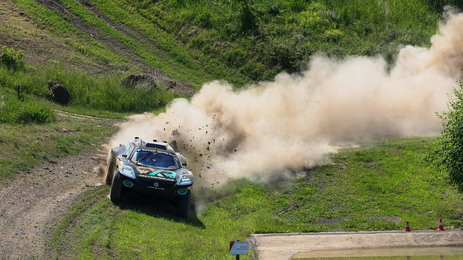 Extreme E: Nico Rosberg takes off-road vehicle for a spin