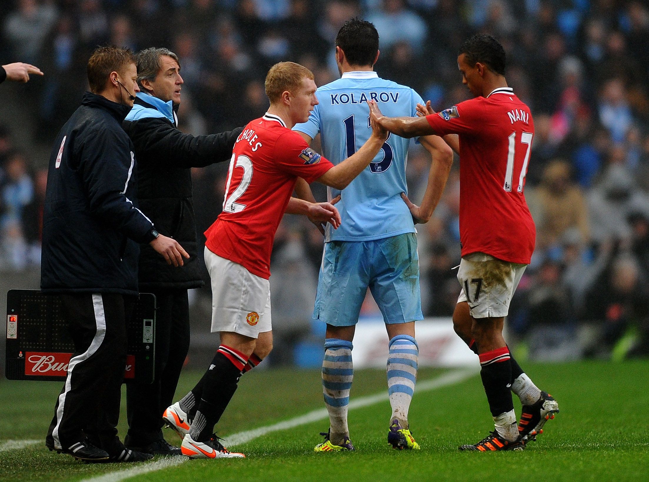 Paul Scholes comes off the bench and out of retirement against Manchester City