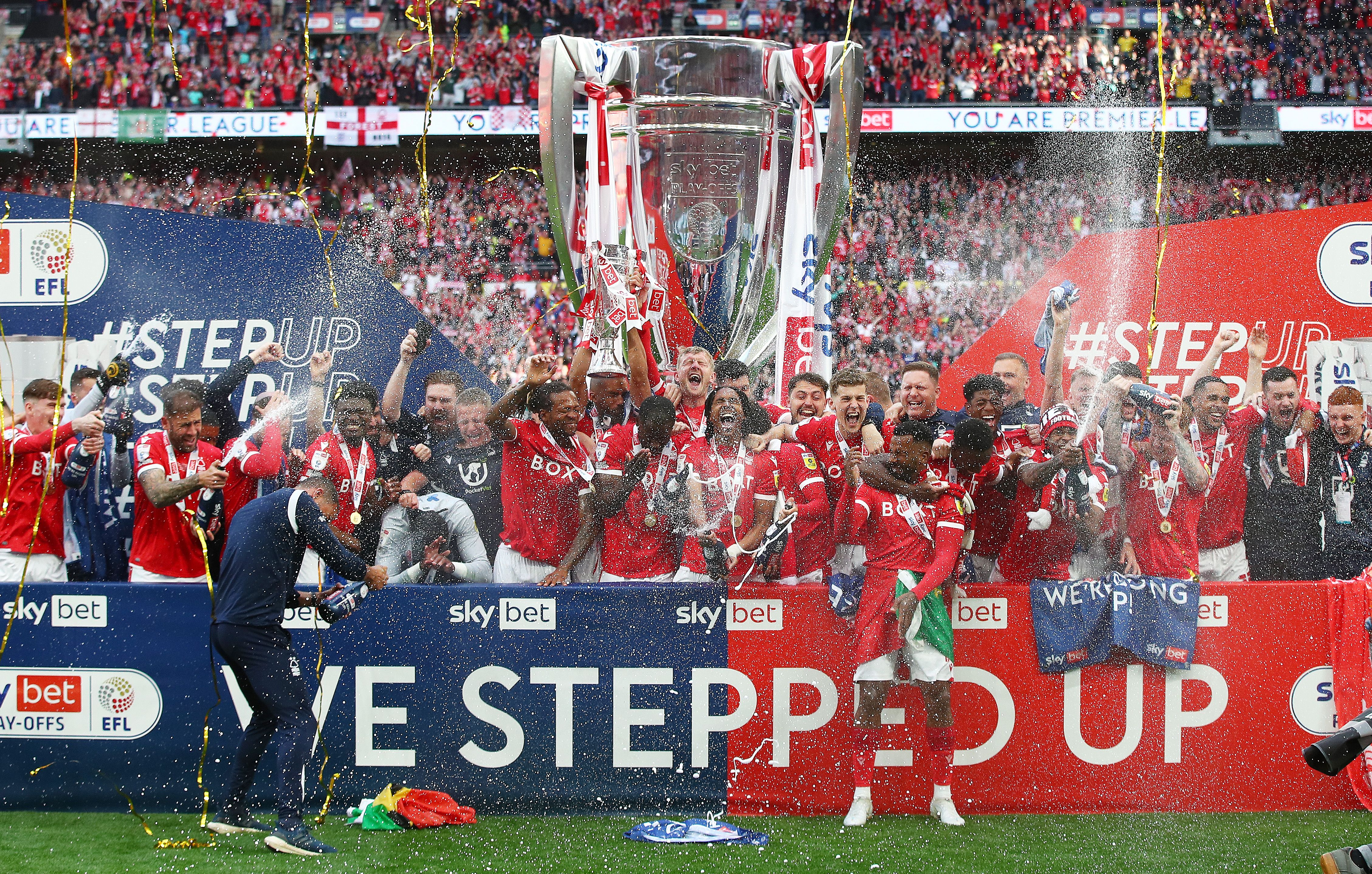 Lewis Grabban of Nottingham forest lifts the trophy following their team's victory in the Sky Bet Championship Play-Off Final match between Huddersfield Town and Nottingham Forest at Wembley Stadium on May 29, 2022 in London, England.