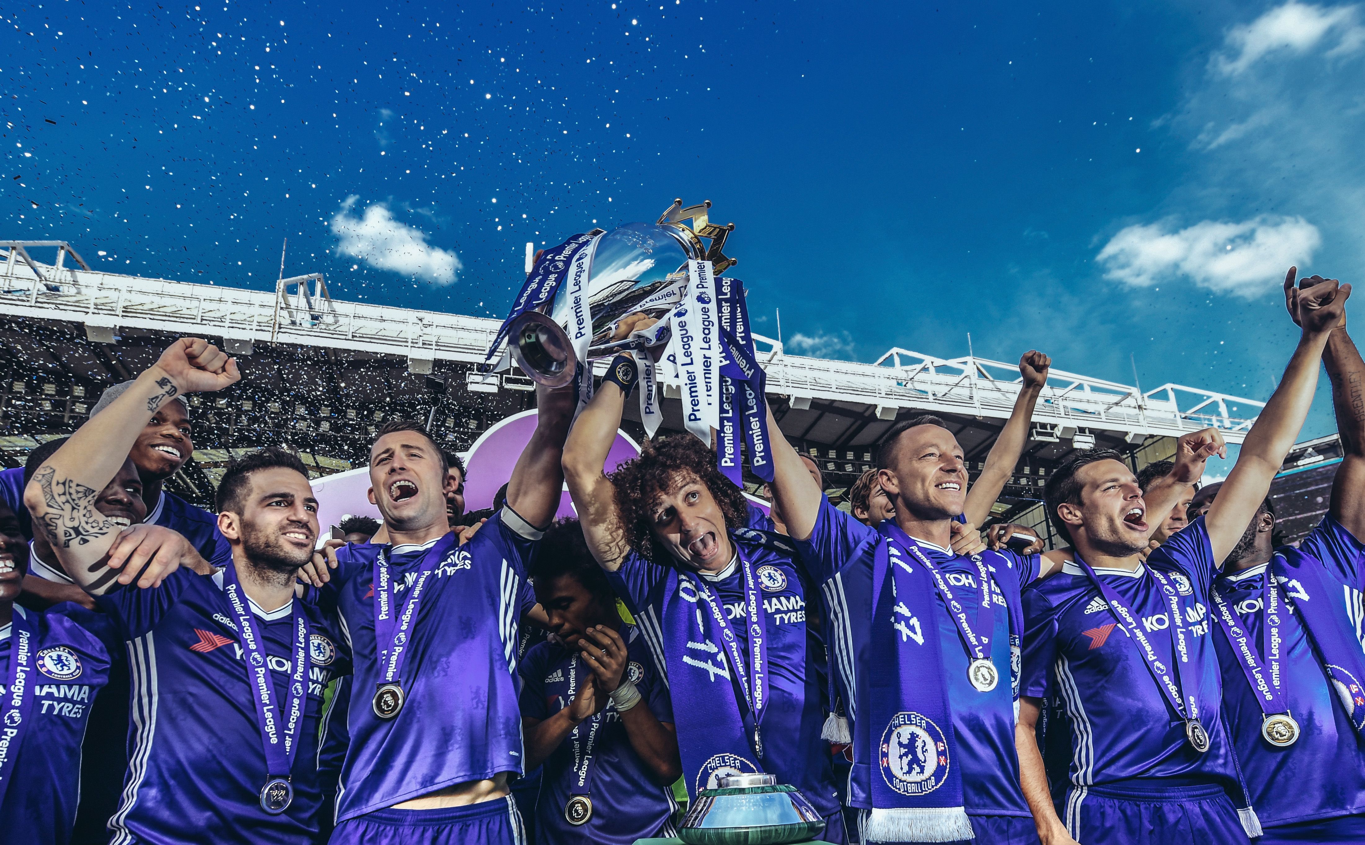 David Luiz lifts Premier League trophy with Chelsea in 2017