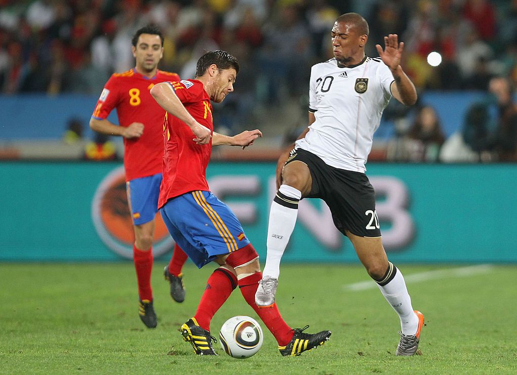 Xabi Alonso &amp; Jerome Boateng in action