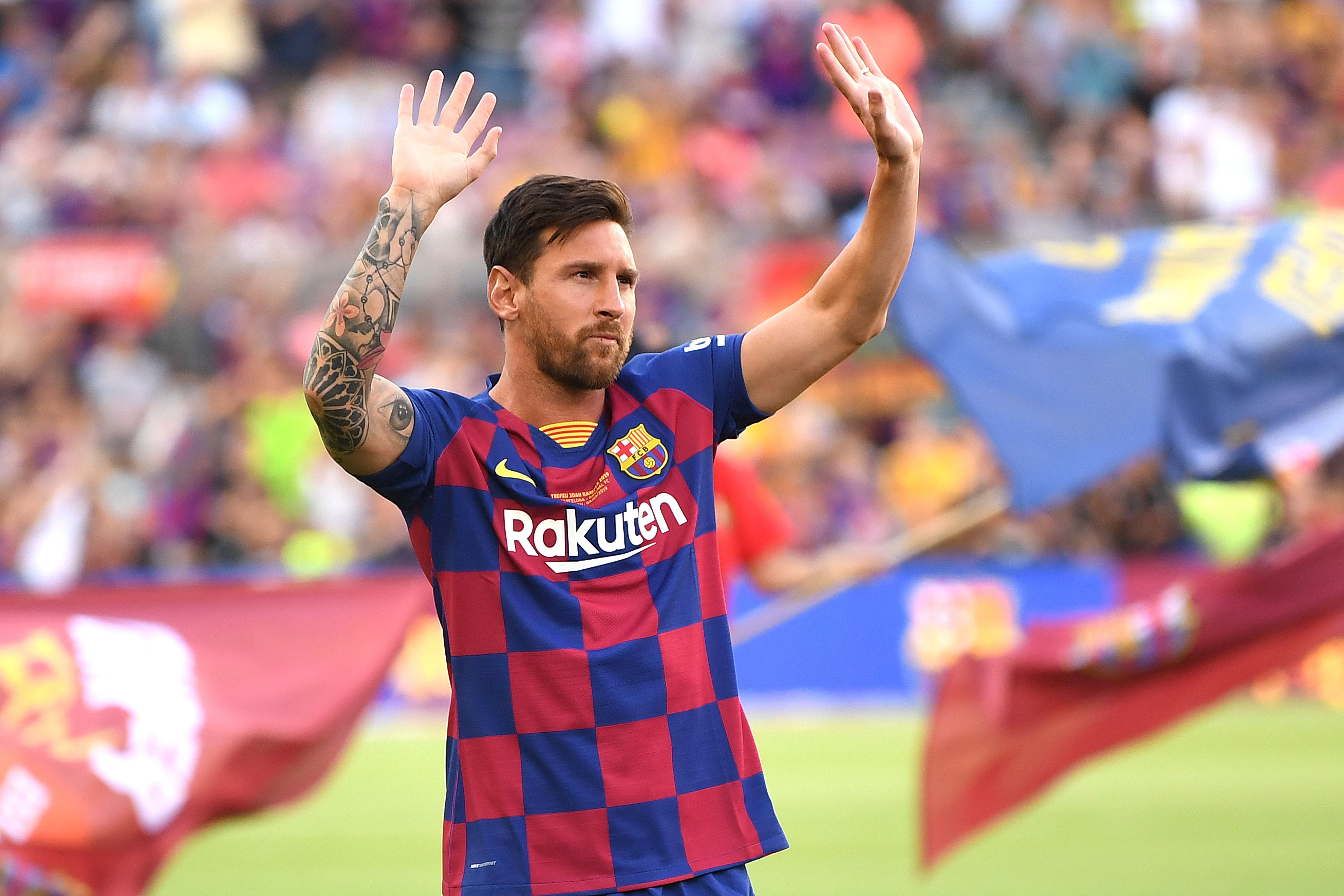 Lionel Messi waves to the Barcelona fans