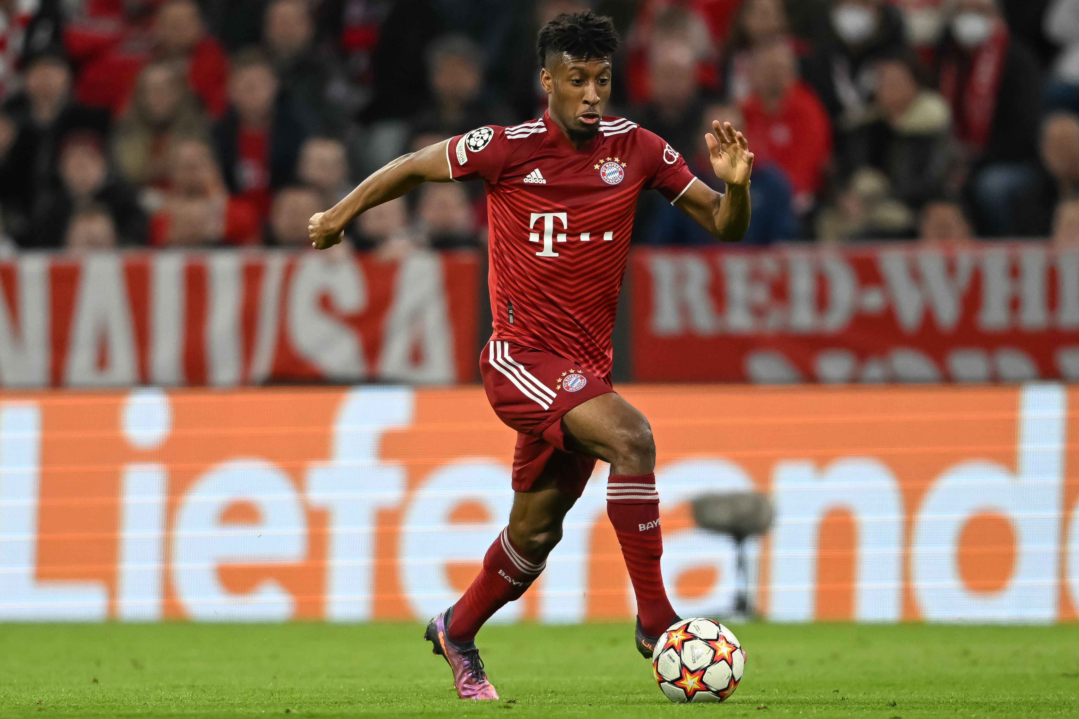 ingsley Coman of FC Bayern Muenchen in action during the UEFA Champions League Quarter Final Leg Two match between Bayern München and Villarreal CF 