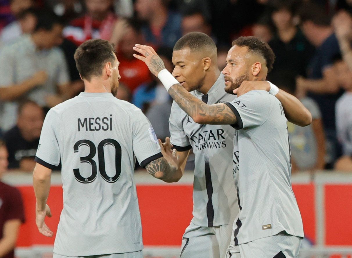 Lionel Messi, Neymar and Kylian Mbappe celebrate together in Lille 1-7 PSG