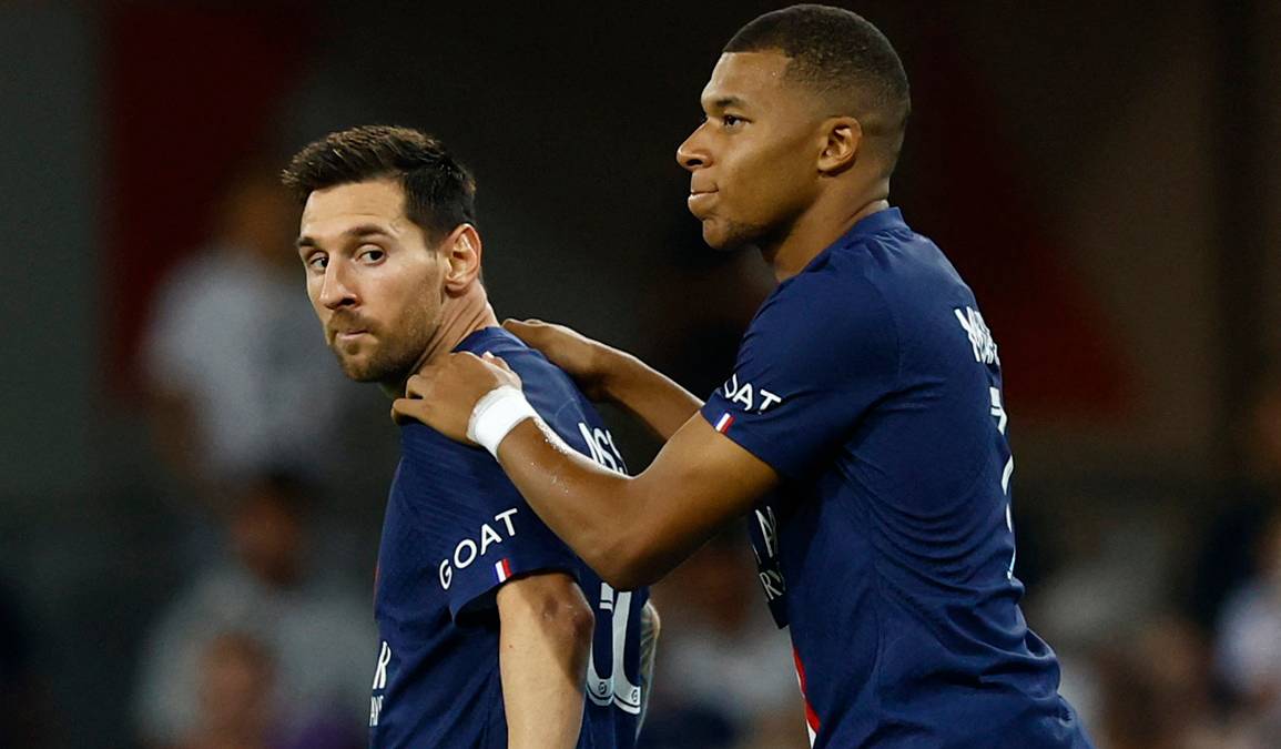Messi Clapping PSG: Lionel Messi leaves whole stadium clapping as he assists Neymar ...