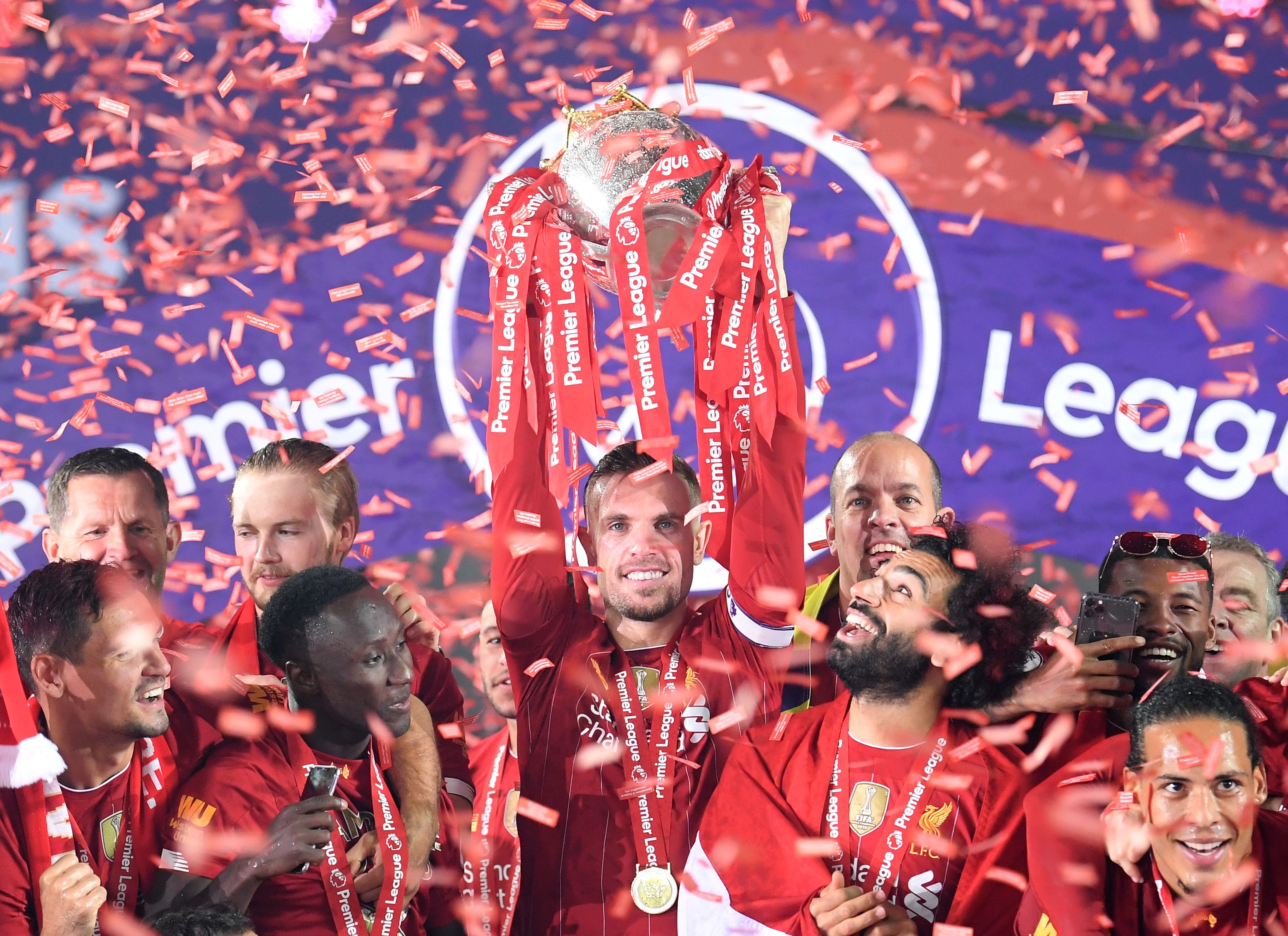 Joran Henderson lifts Premier League trophy