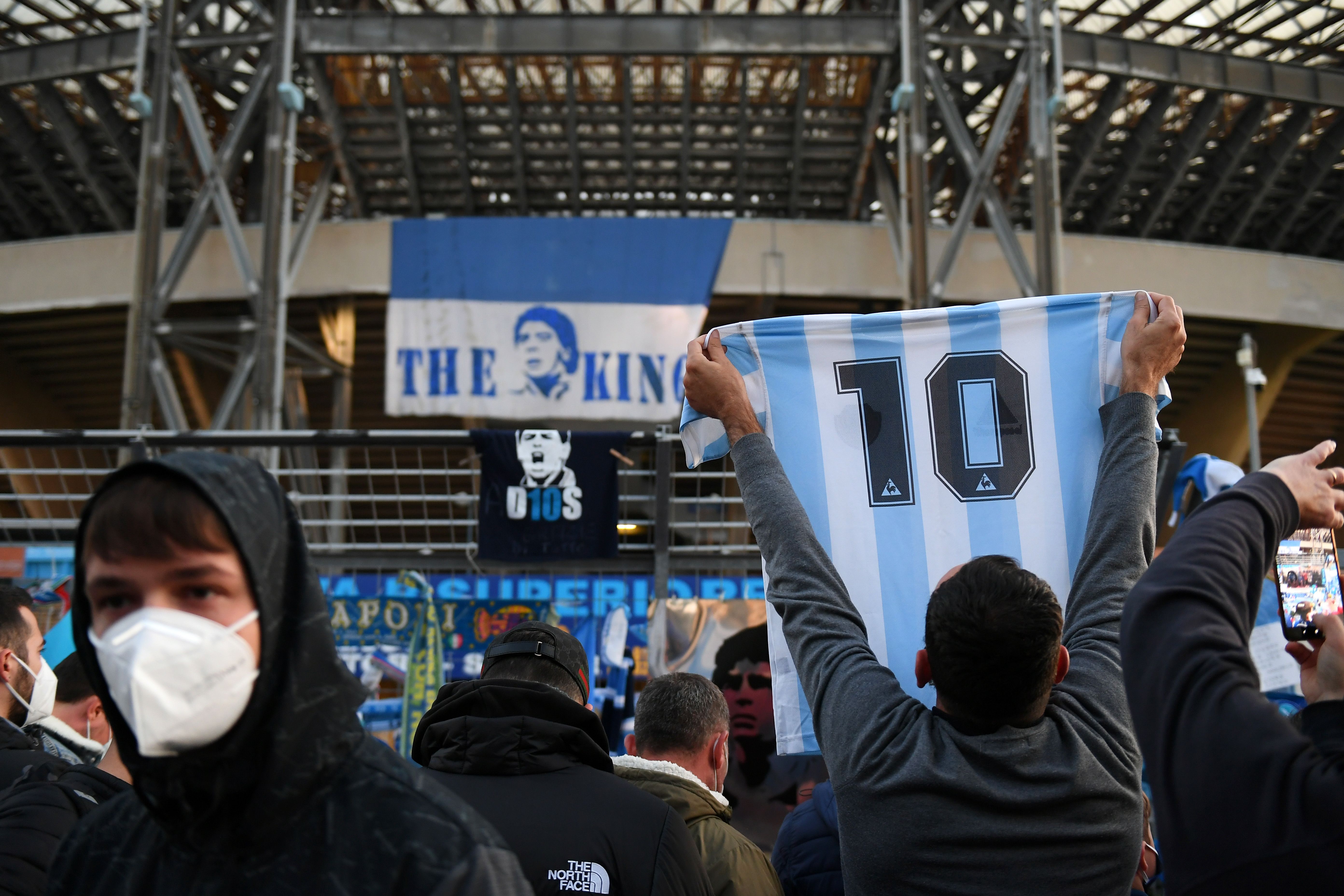 Napoli fans honour Maradona