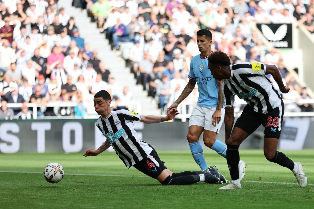 Miguel Almiron in action for Newcastle vs Man City