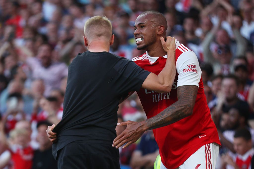 Oleksandr Zinchenko celebrates with Gabriel in Arsenal 2-1 Fulham