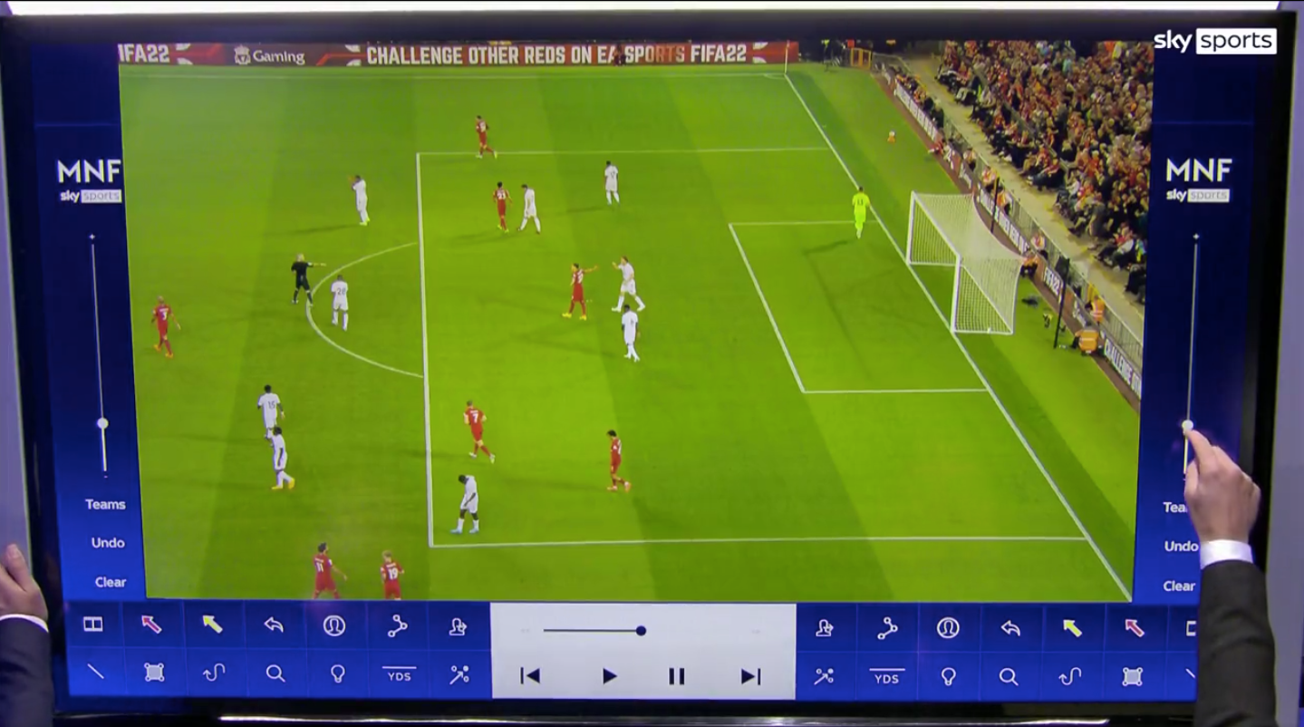 Carragher &amp; Neville analyse Nunez's red card vs Palace
