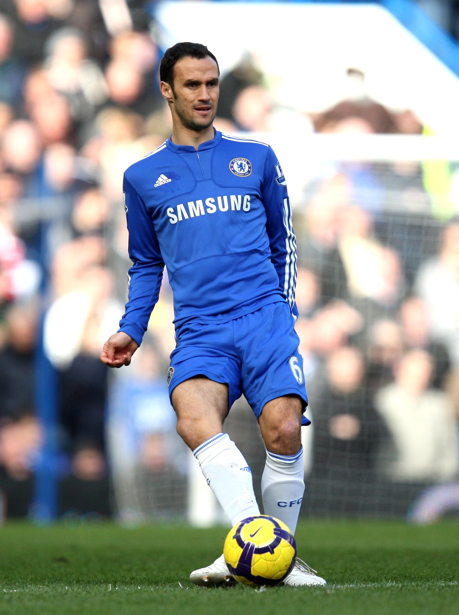Carvalho on the ball for Chelsea.