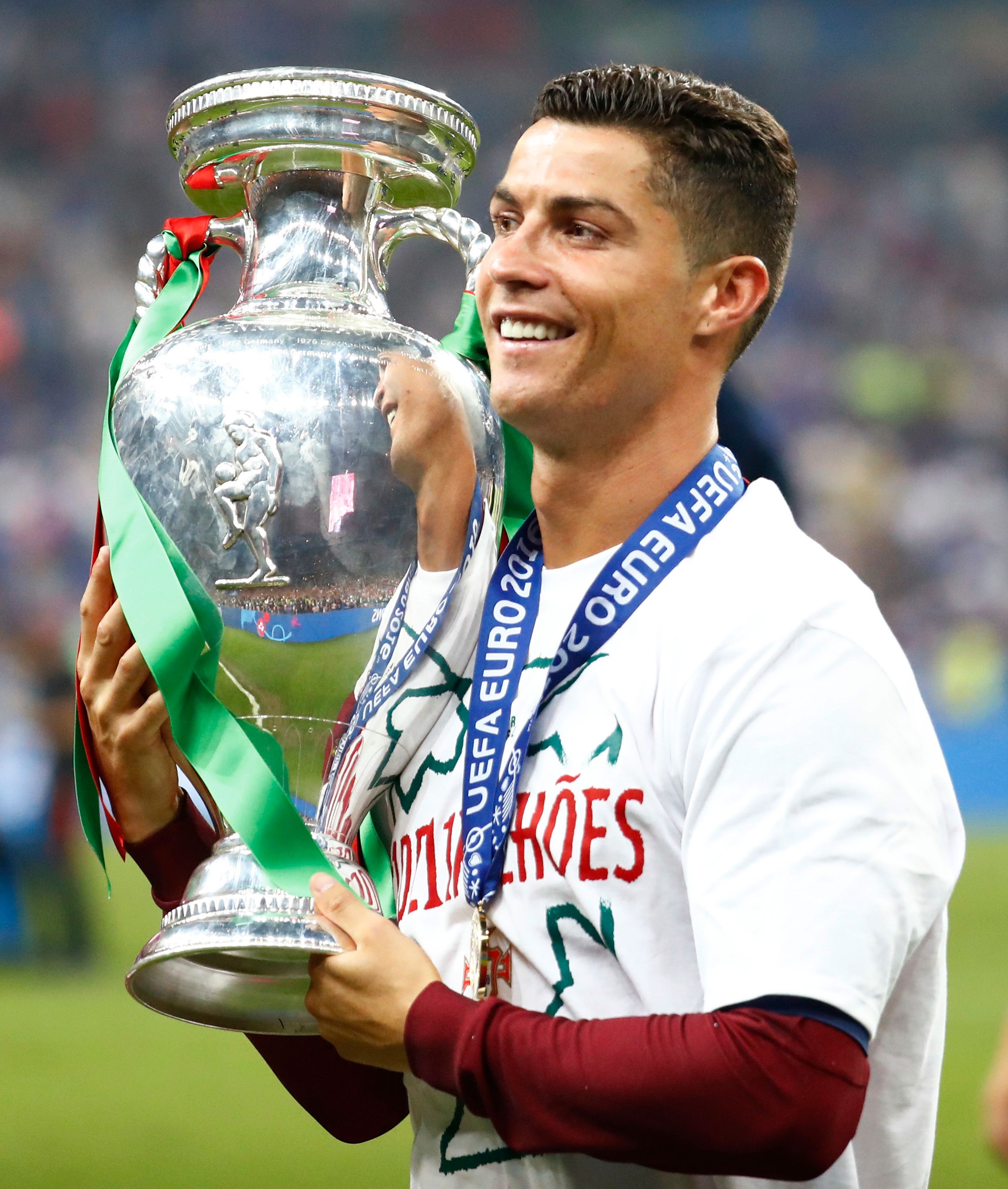Ronaldo lifts the Euros trophy.