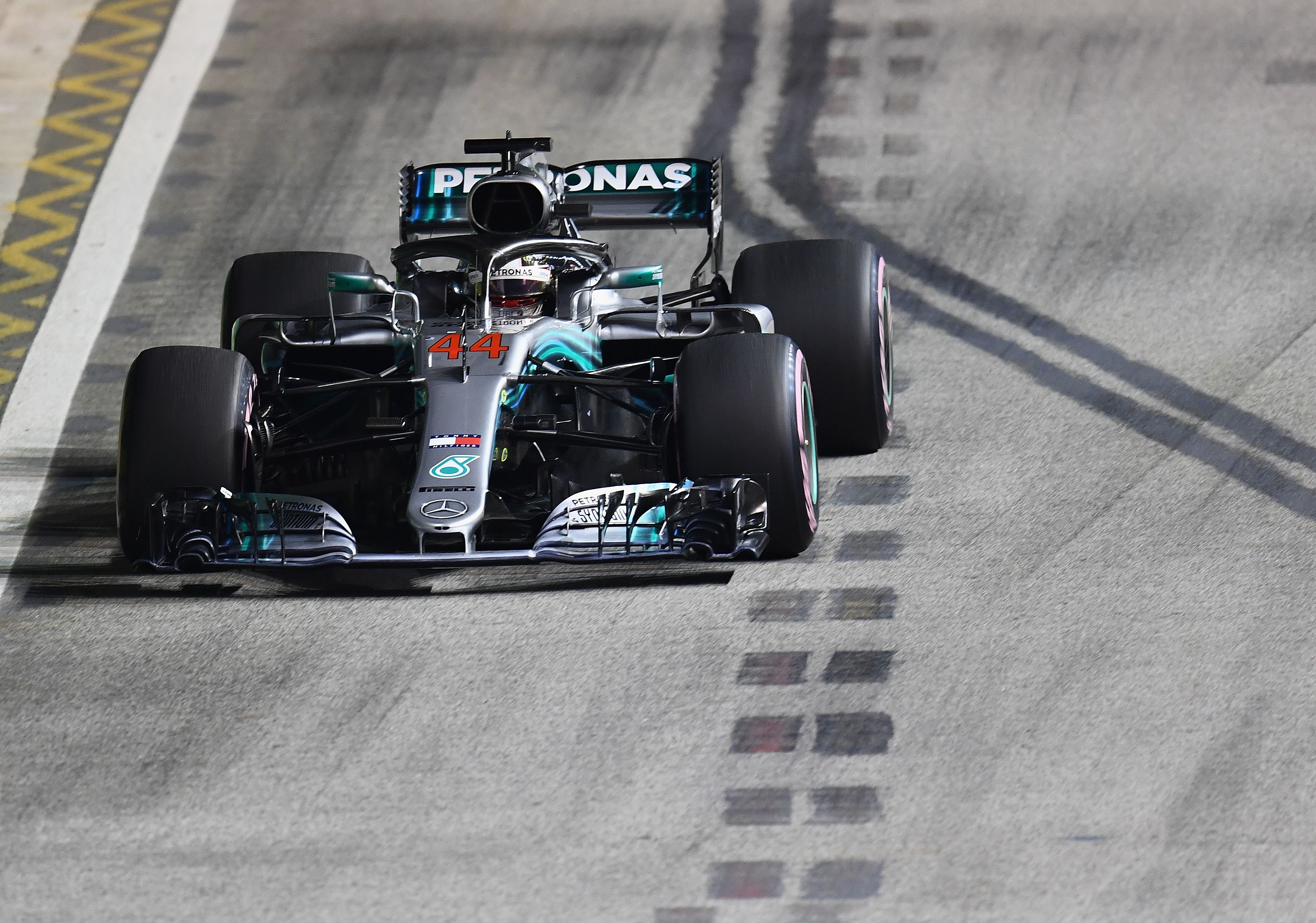 Lewis Hamilton drives at Singapore 2018