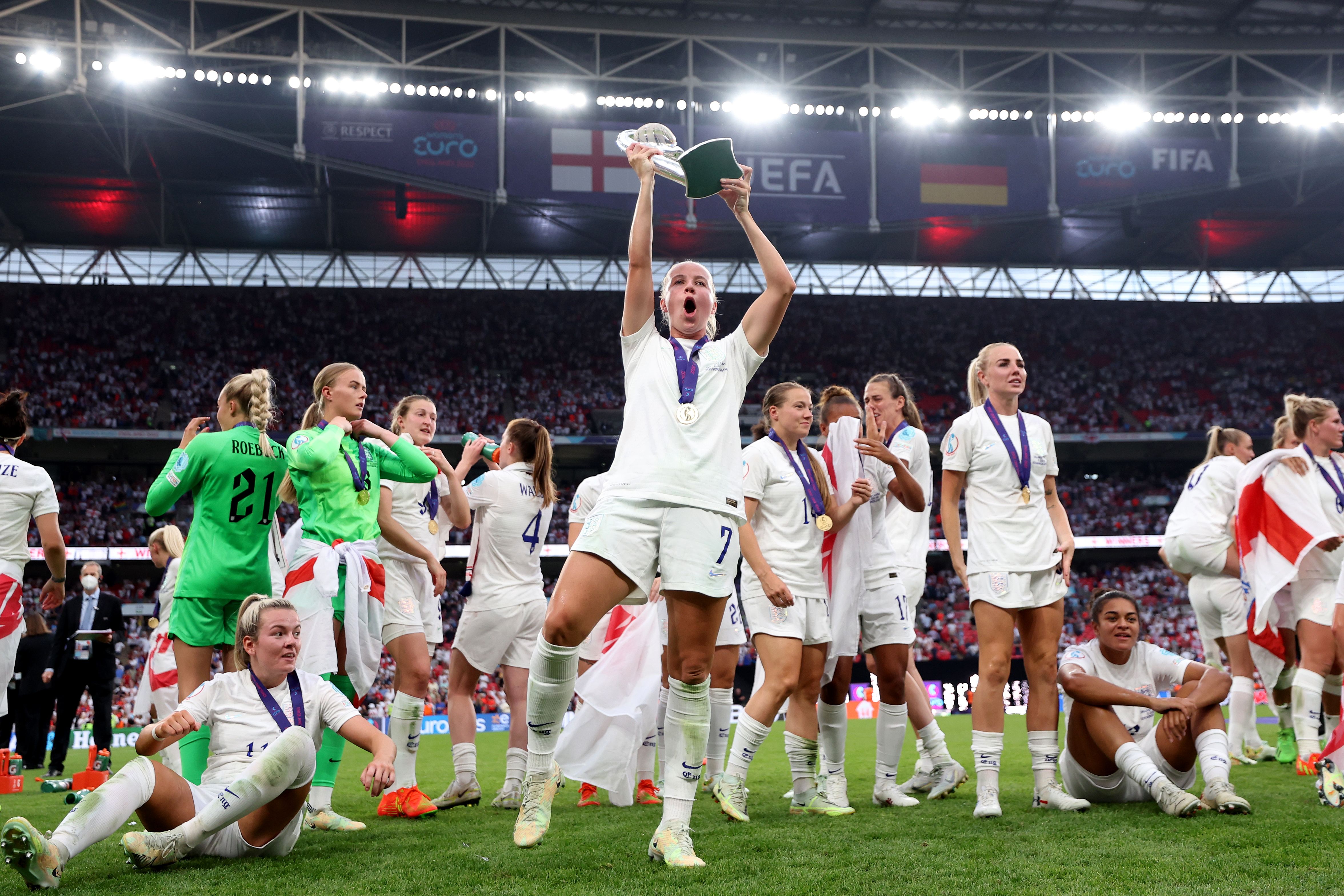 Beth Mead of England celebrates with the trophy during the UEFA Women's Euro 2022 final match between England and Germany at Wembley Stadium on July 31, 2022 in London, England.