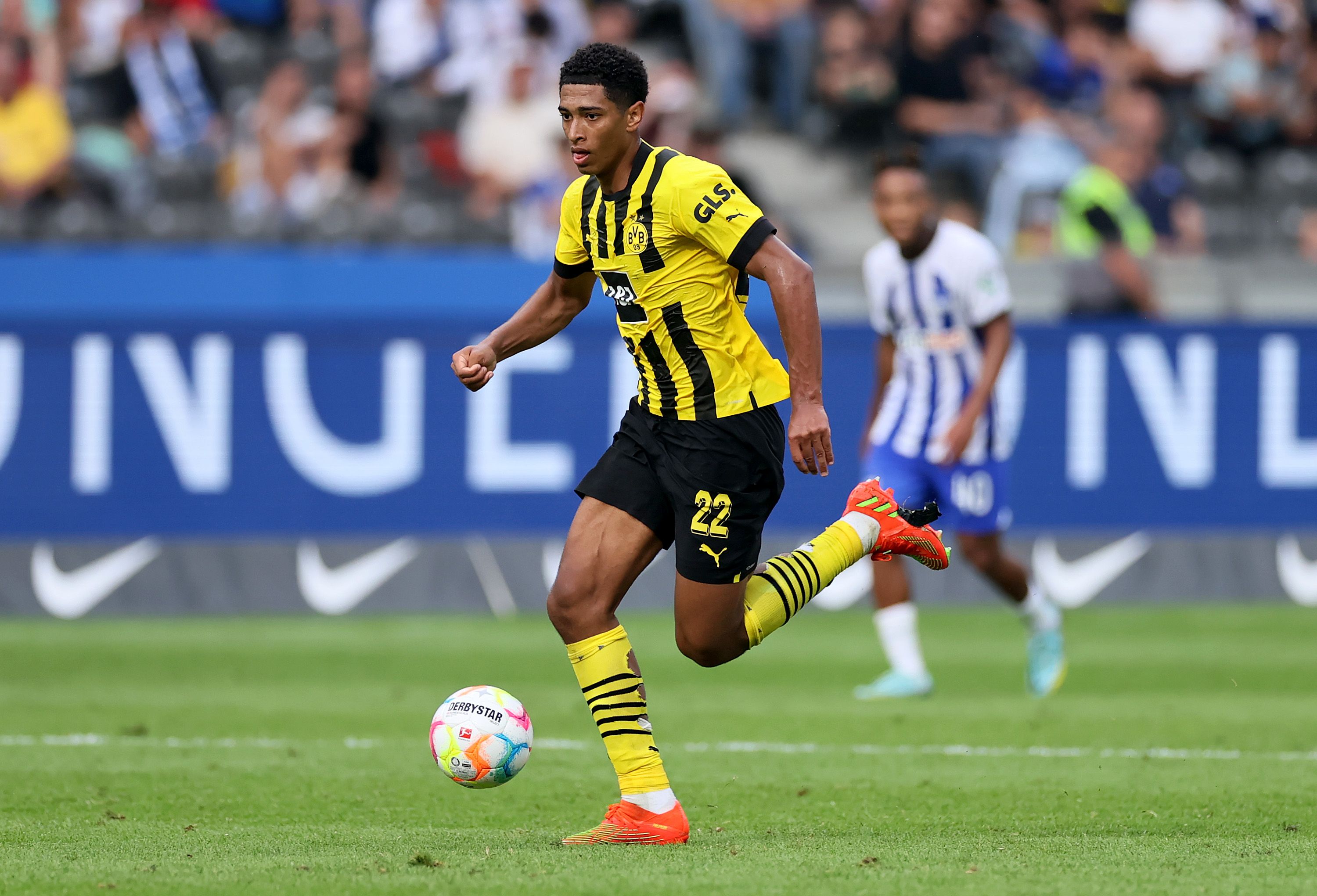 Jude Bellingham of Borussia Dortmund controls the ball during the Bundesliga match between Hertha BSC and Borussia Dortmund at Olympiastadion on August 27, 2022 in Berlin, Germany.