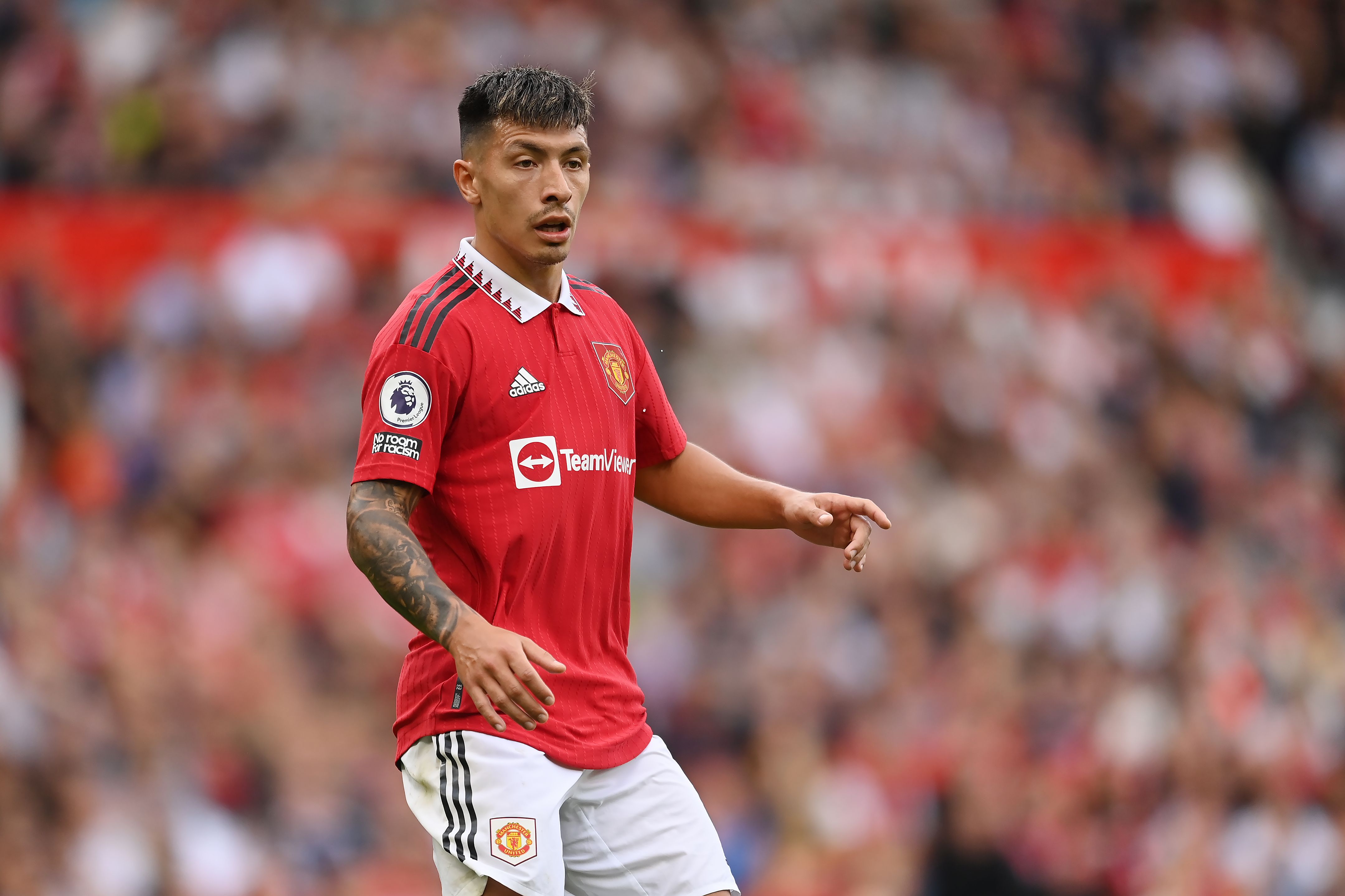 Lisandro Martínez of Manchester United in action 