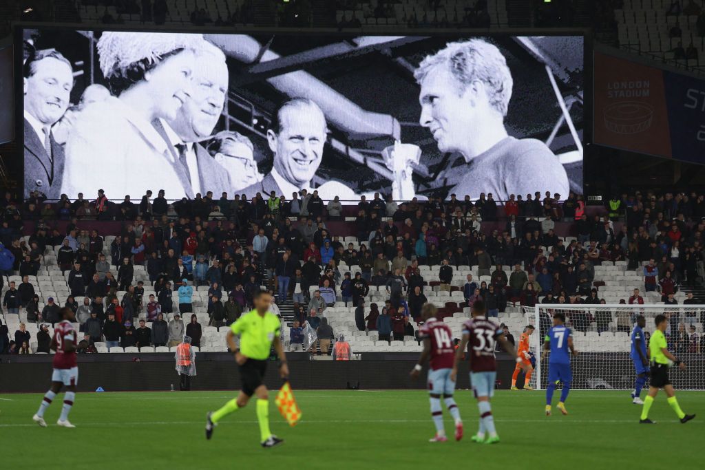 West Ham paid tribute to Queen Elizabeth II before their match against FCSB