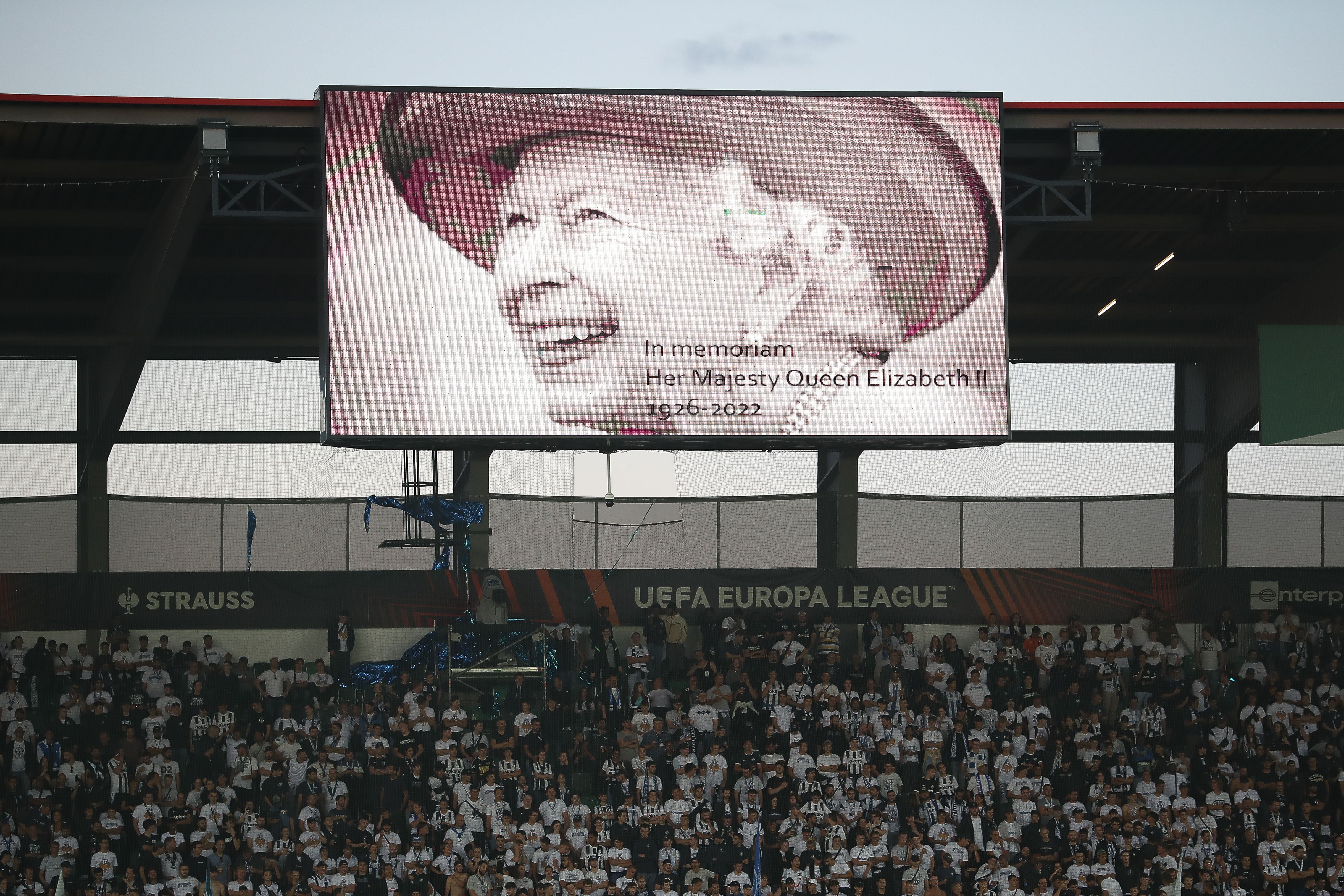 Football fans pay tribute to the Queen