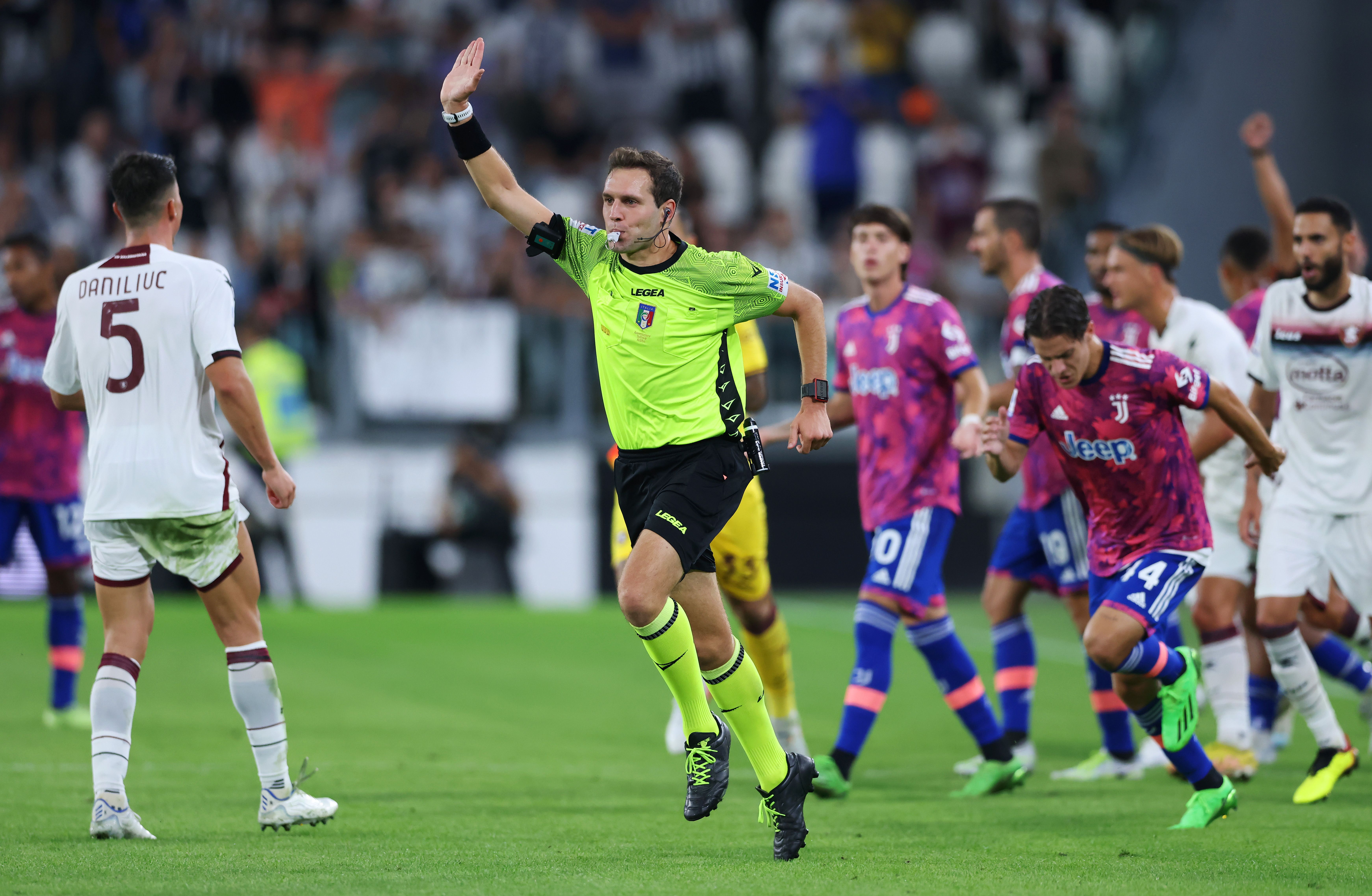 Referee disallows Milik's goal