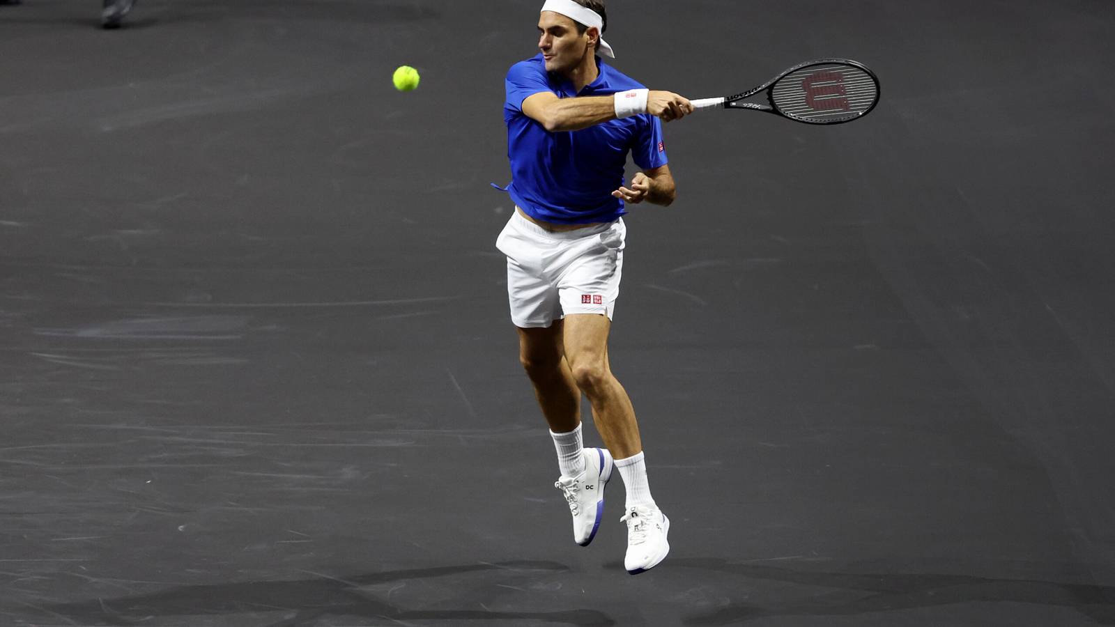Roger Federer retirement: Slow-motion footage of tennis legend hitting ...