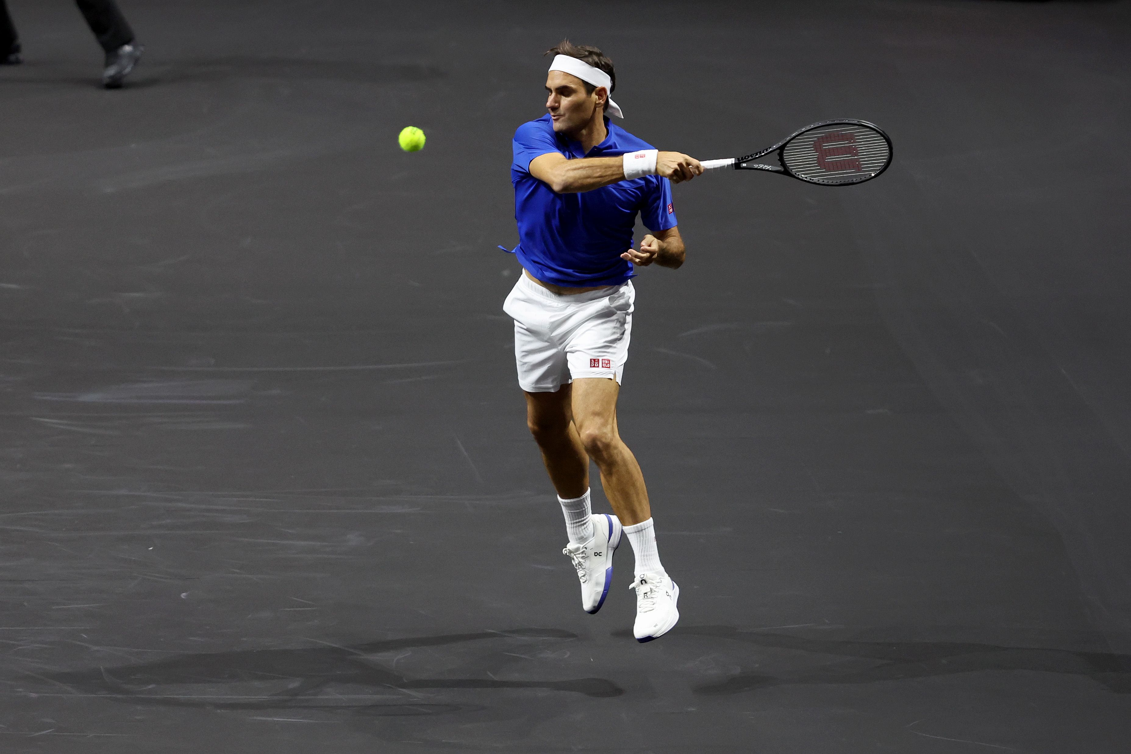 Roger Federer plays a forehand