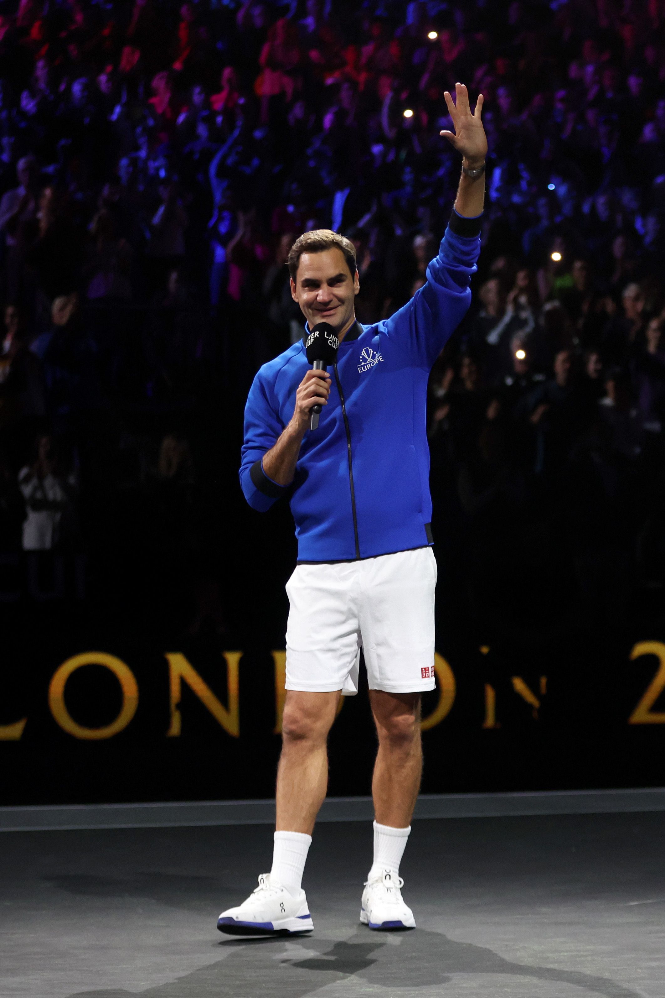 Roger Federer says good bye