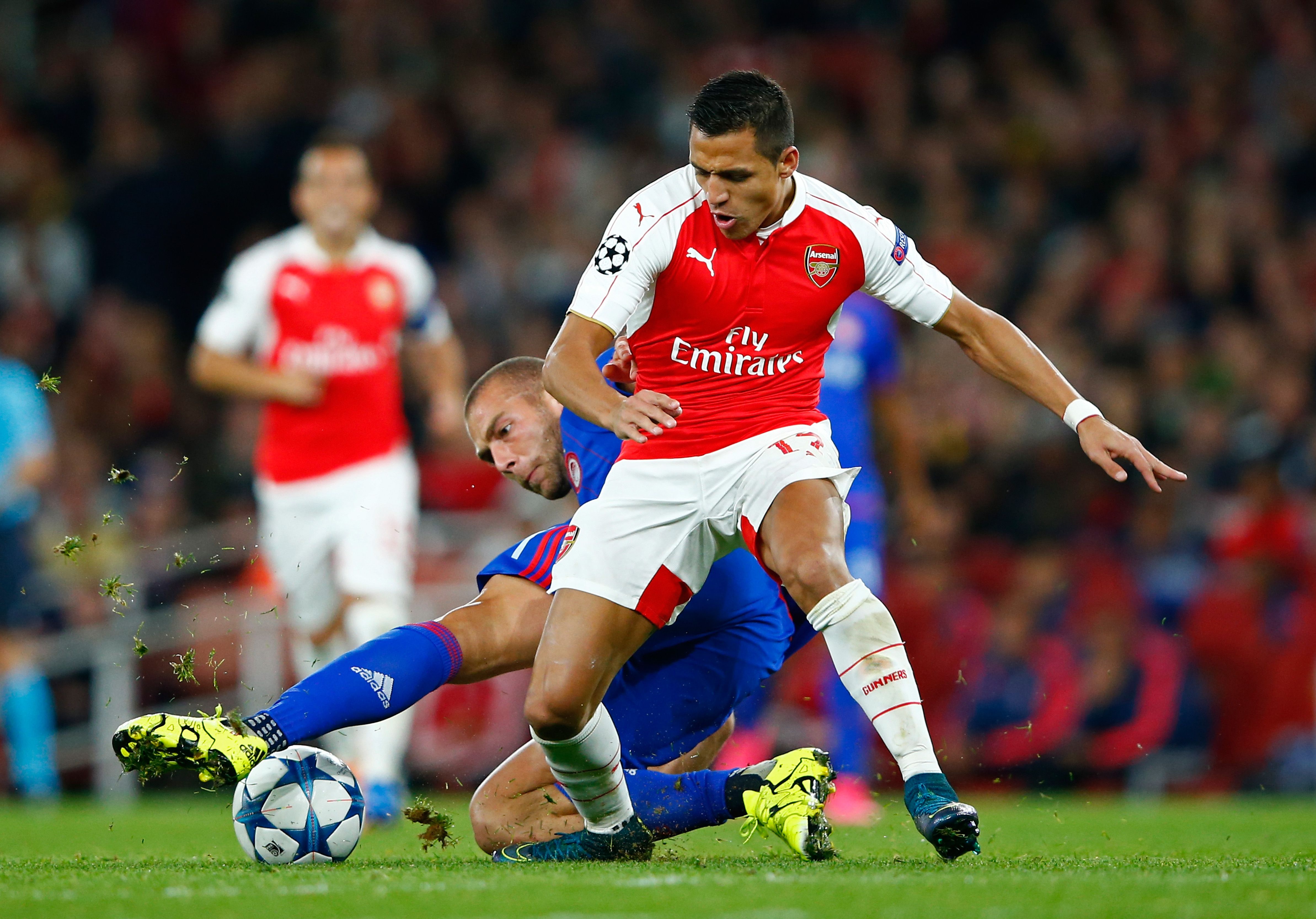 Alexis Sanchez on the ball for Arsenal