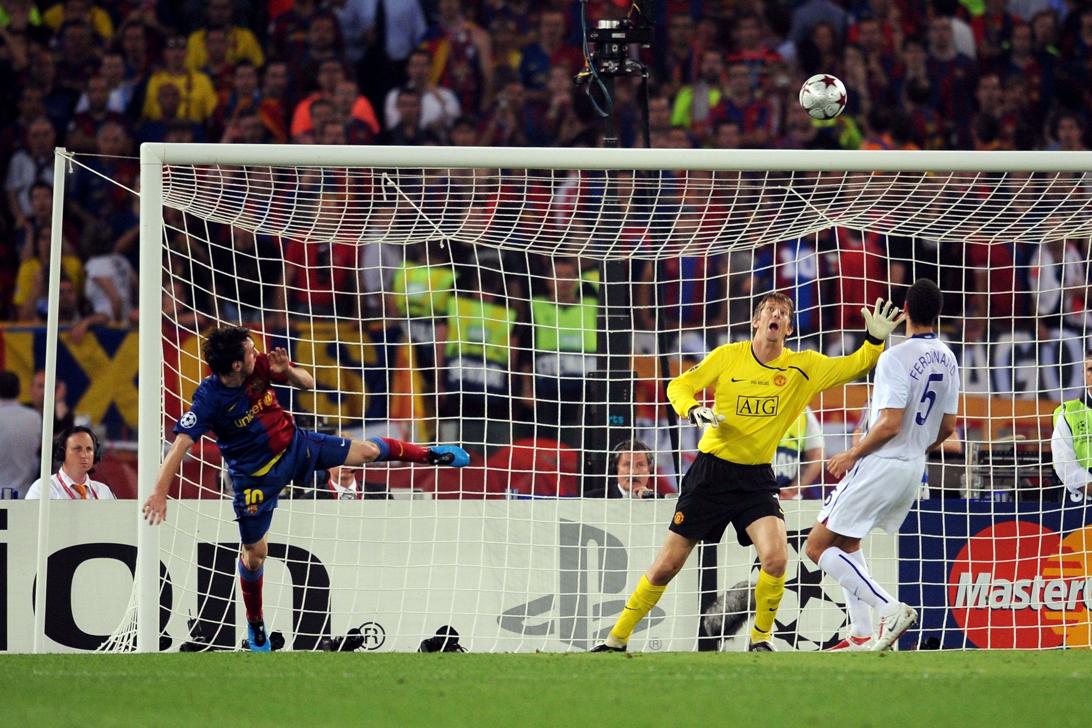 Messi scores in 2009 UCL final