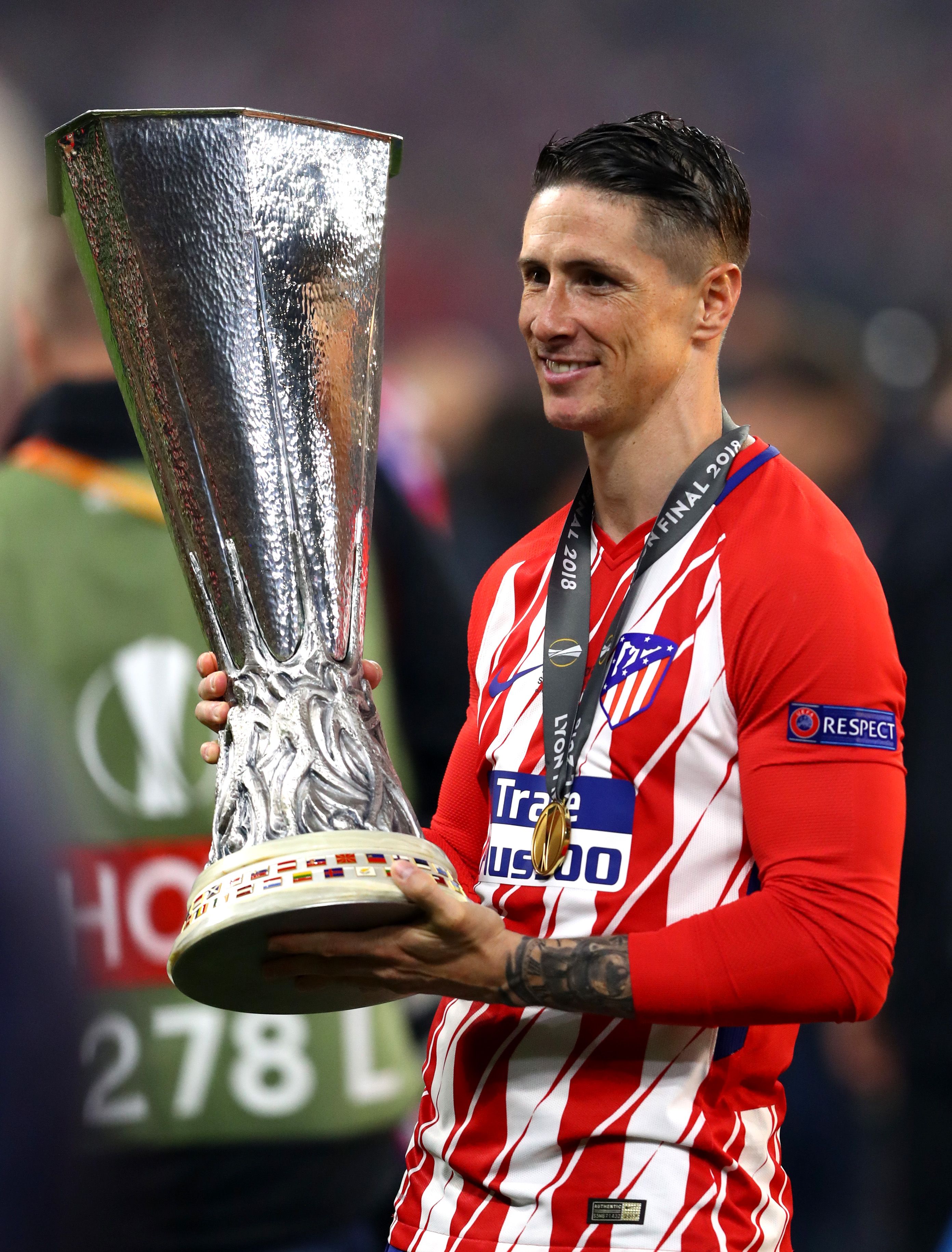 Fernando Torres poses with the Europa League trophy