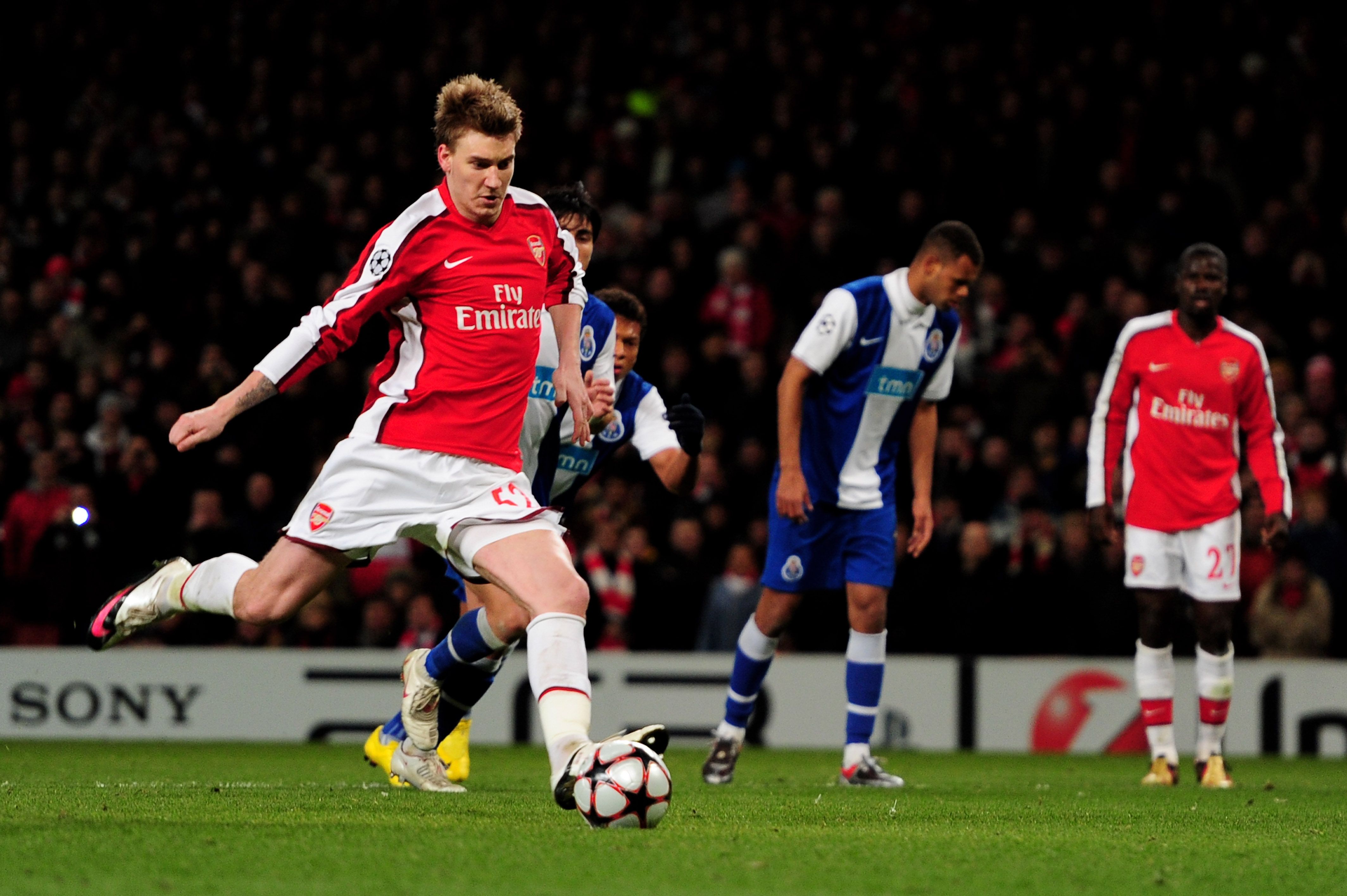 Nicklas Bendtner scores a goal for Arsenal