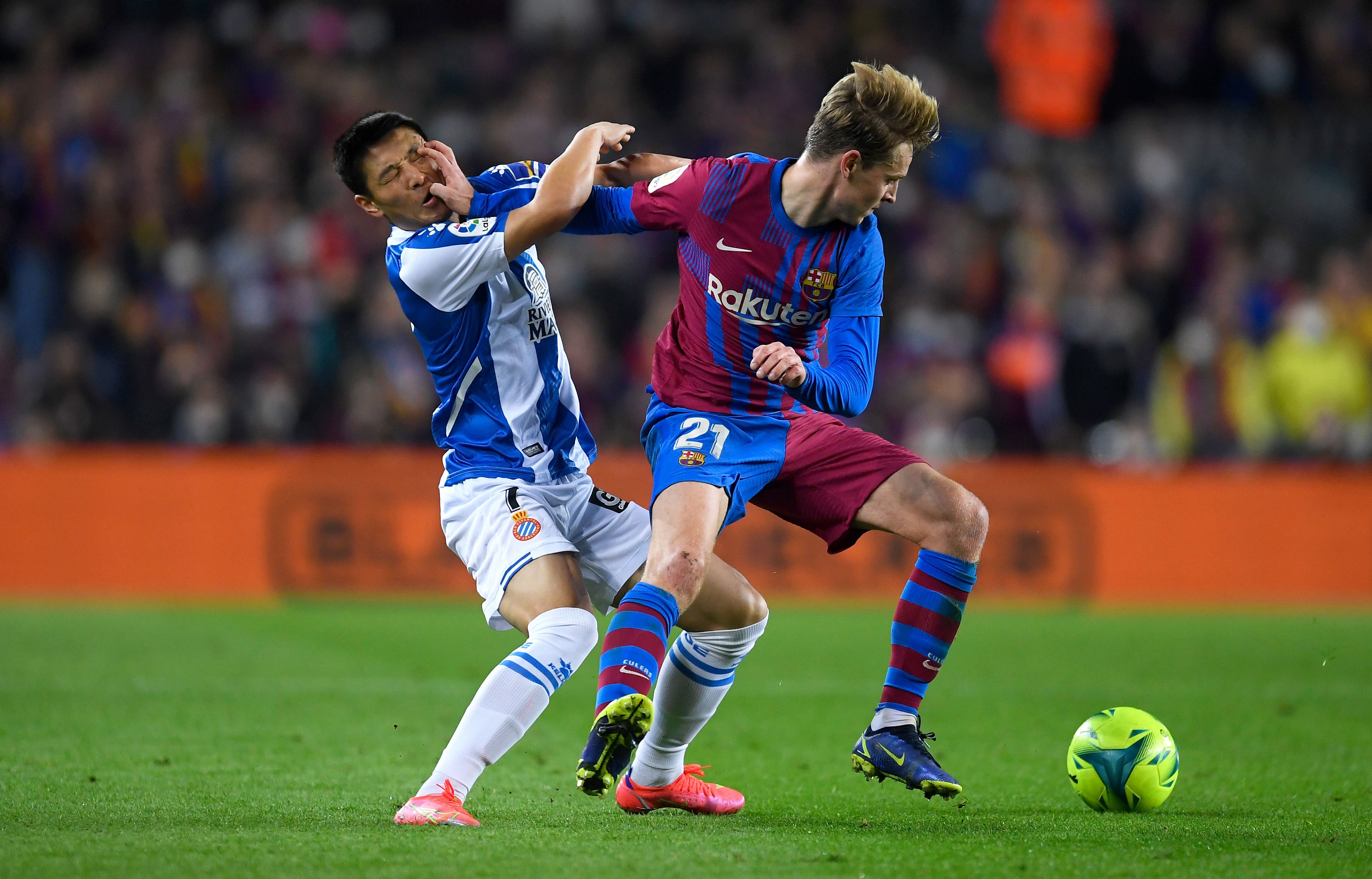 Frenkie de Jong in action for Barcelona v Espanyol