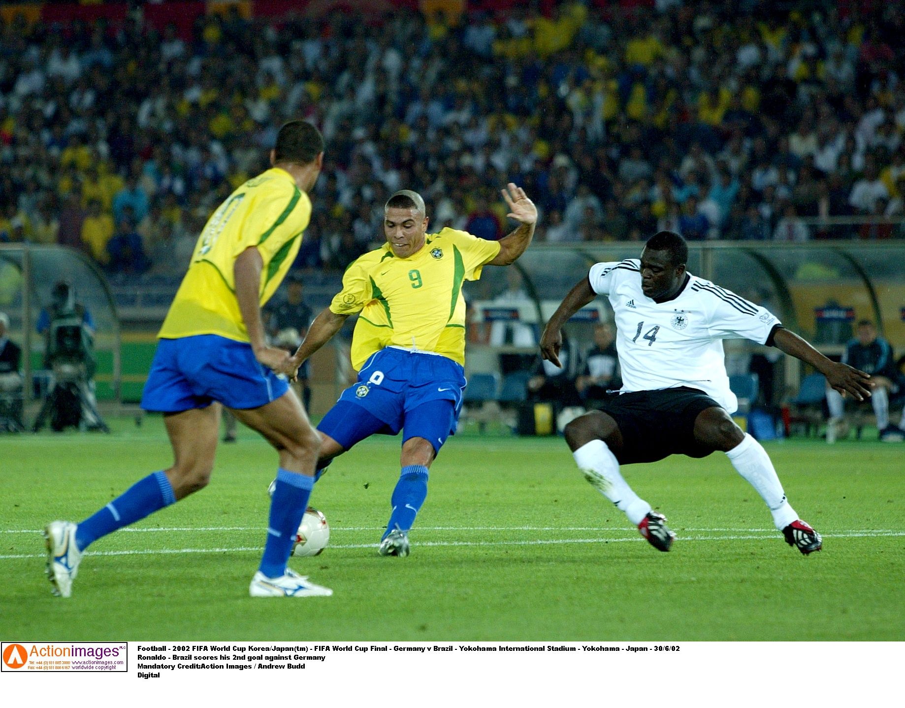 Ronaldo & Kaká - Brazil Training 2002 WC